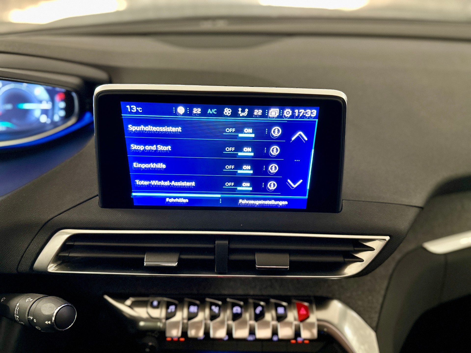 PEUGEOT 5008 1.2 Pure Tech Allure **7-PLÄTZER**-image-21