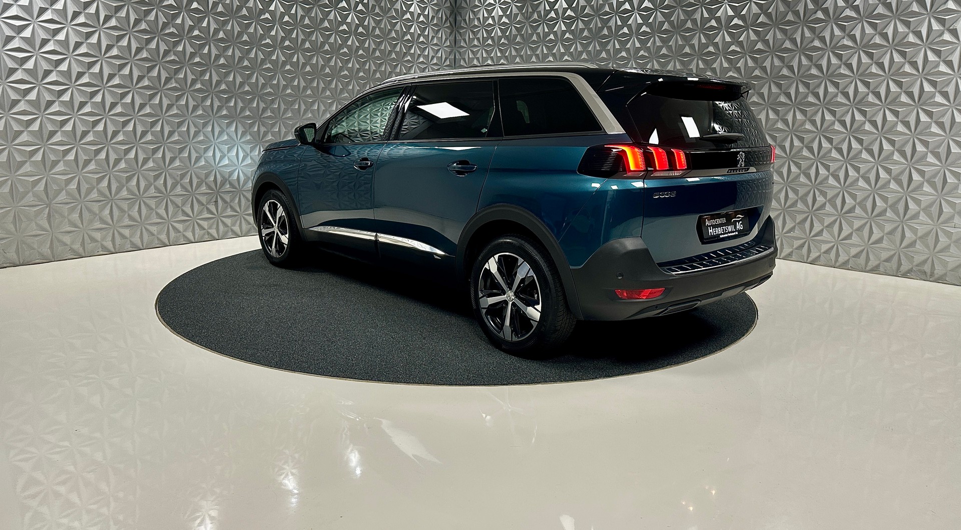 PEUGEOT 5008 1.2 Pure Tech Allure **7-PLÄTZER**-image-6