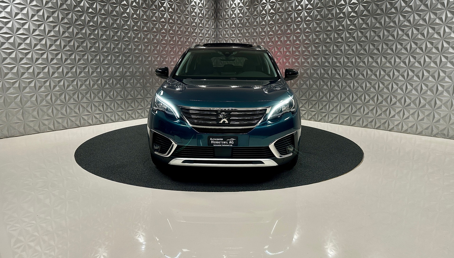PEUGEOT 5008 1.2 Pure Tech Allure **7-PLÄTZER**-showroom-element-1