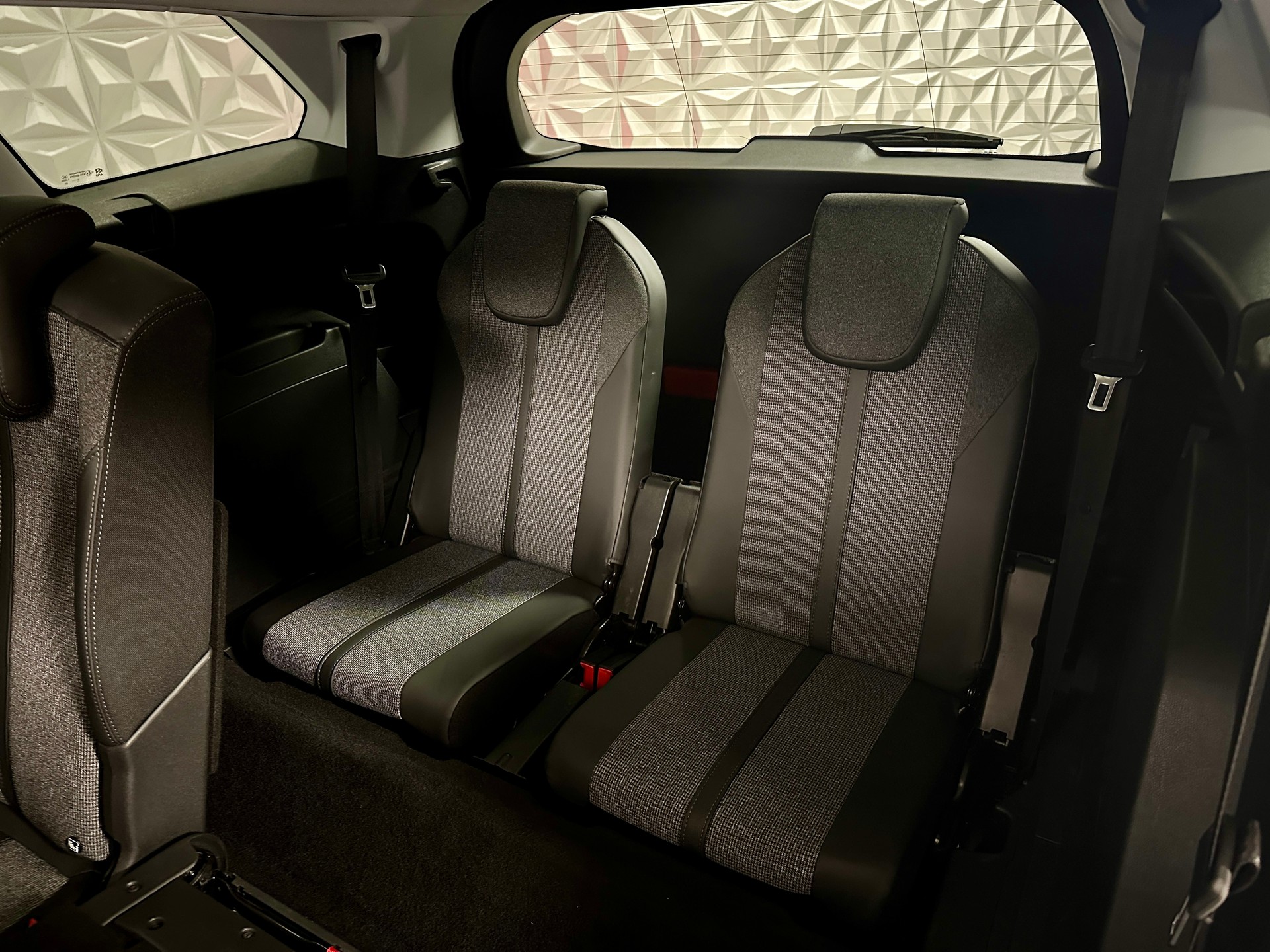 PEUGEOT 5008 1.2 Pure Tech Allure **7-PLÄTZER**-image-17