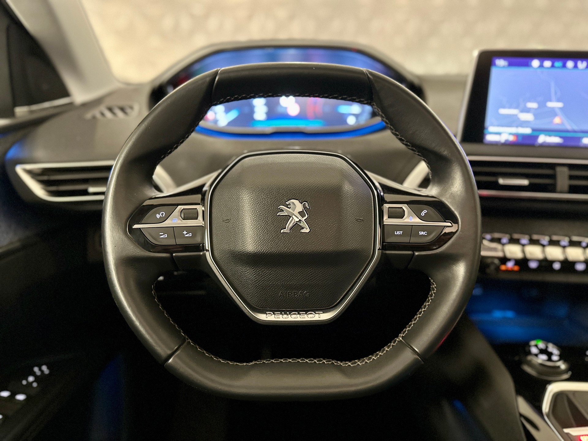 PEUGEOT 5008 1.2 Pure Tech Allure **7-PLÄTZER**-image-28