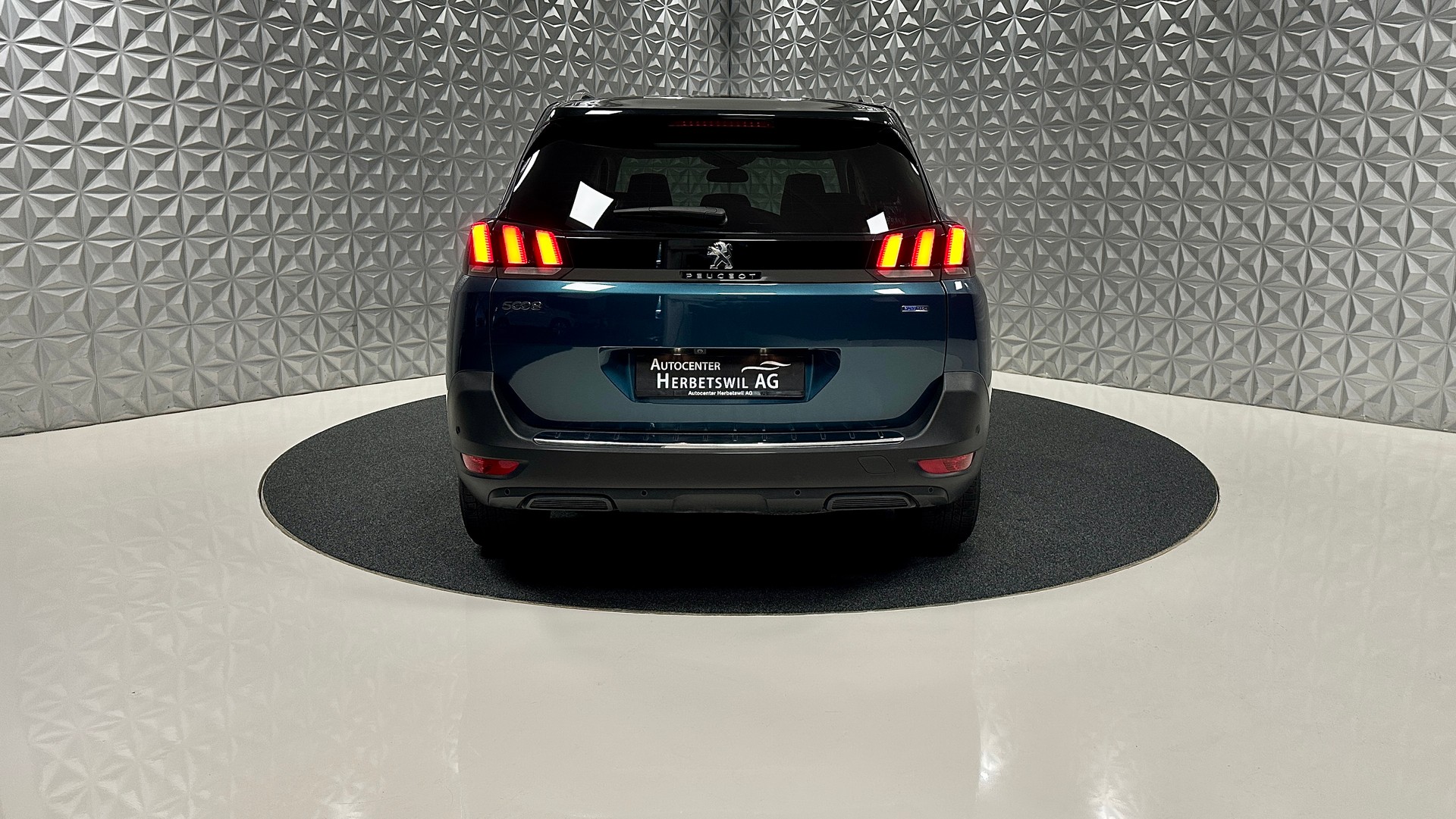 PEUGEOT 5008 1.2 Pure Tech Allure **7-PLÄTZER**-image-5