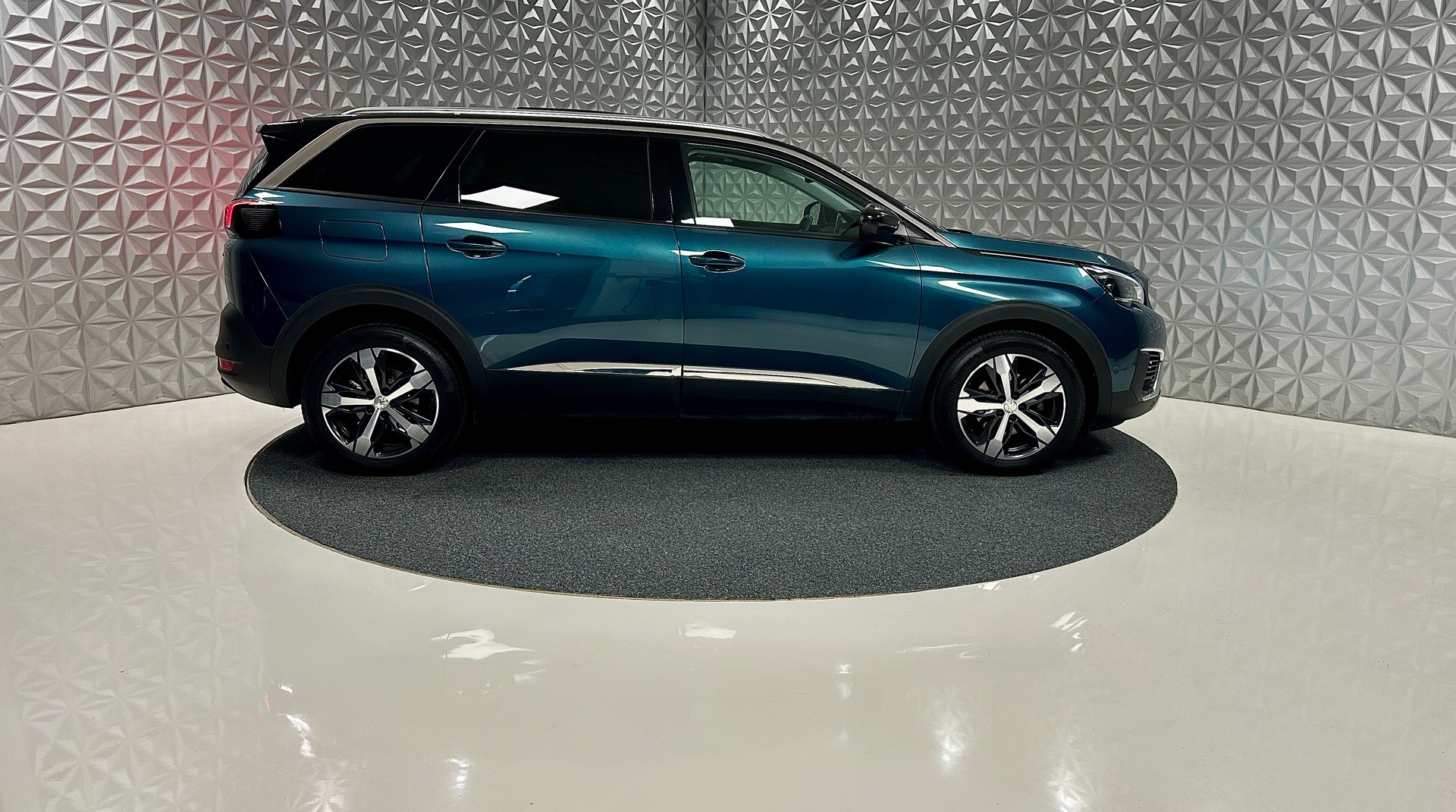 PEUGEOT 5008 1.2 Pure Tech Allure **7-PLÄTZER**-showroom-element-3