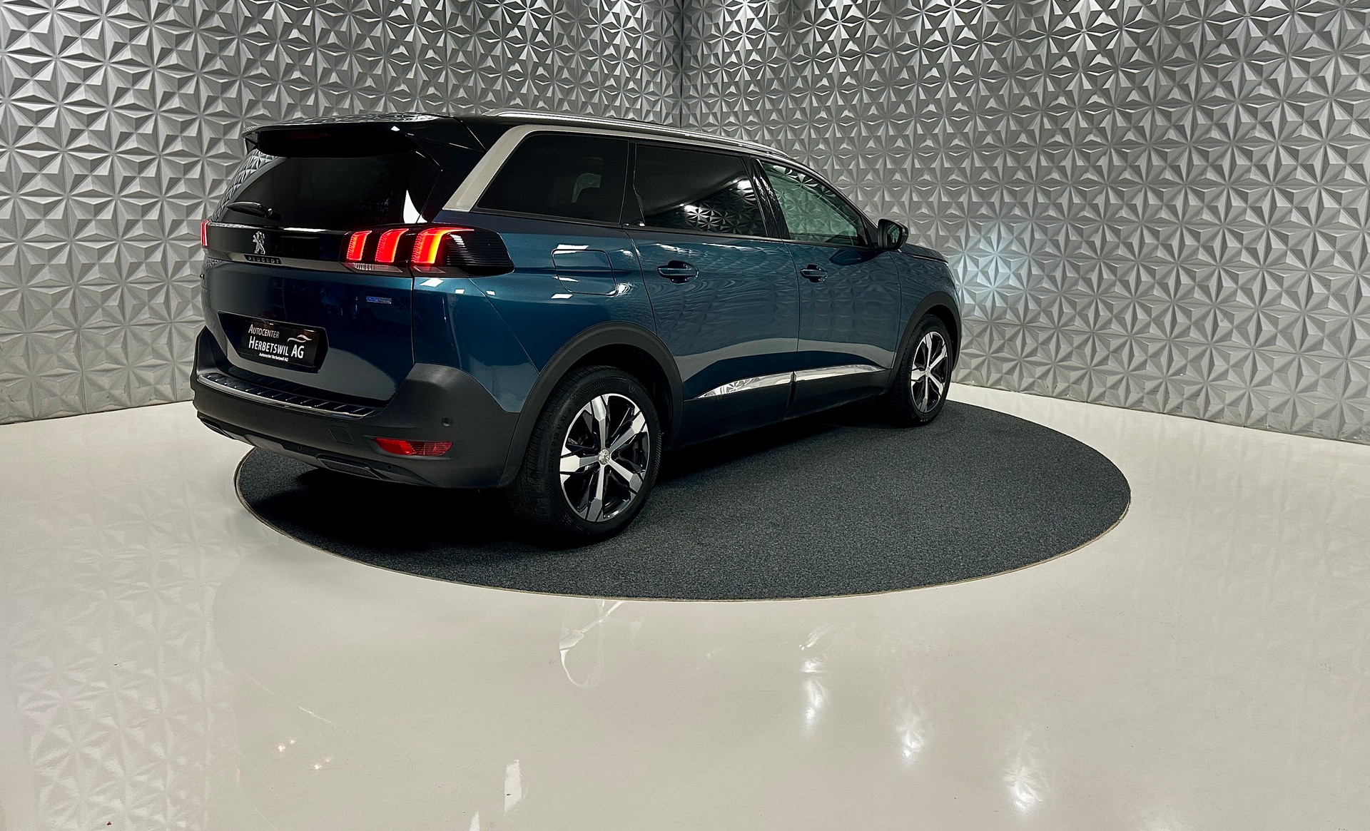 PEUGEOT 5008 1.2 Pure Tech Allure **7-PLÄTZER**-image-4
