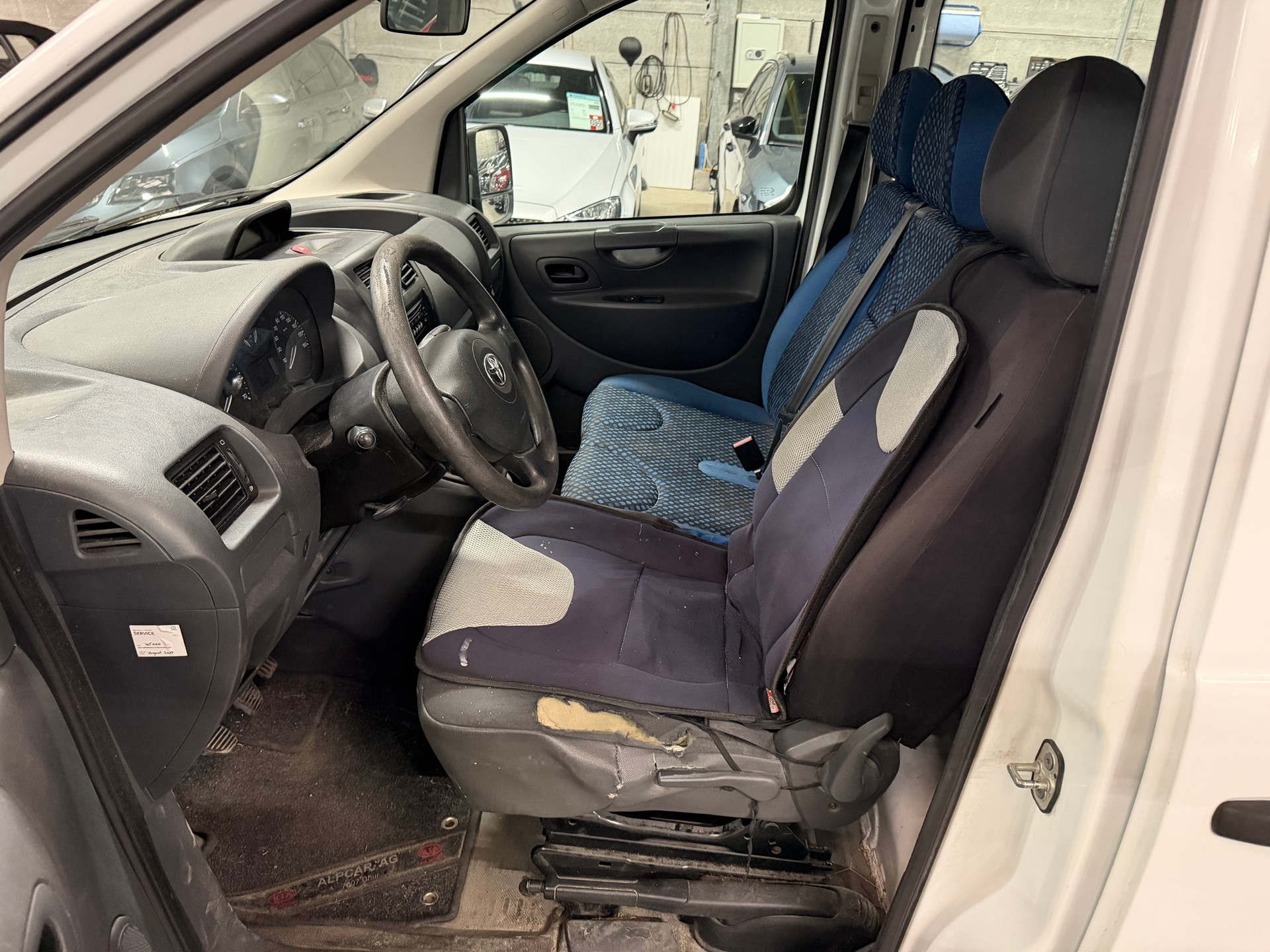 TOYOTA Proace 1.6D Glass Van Terra L1H1-image-9