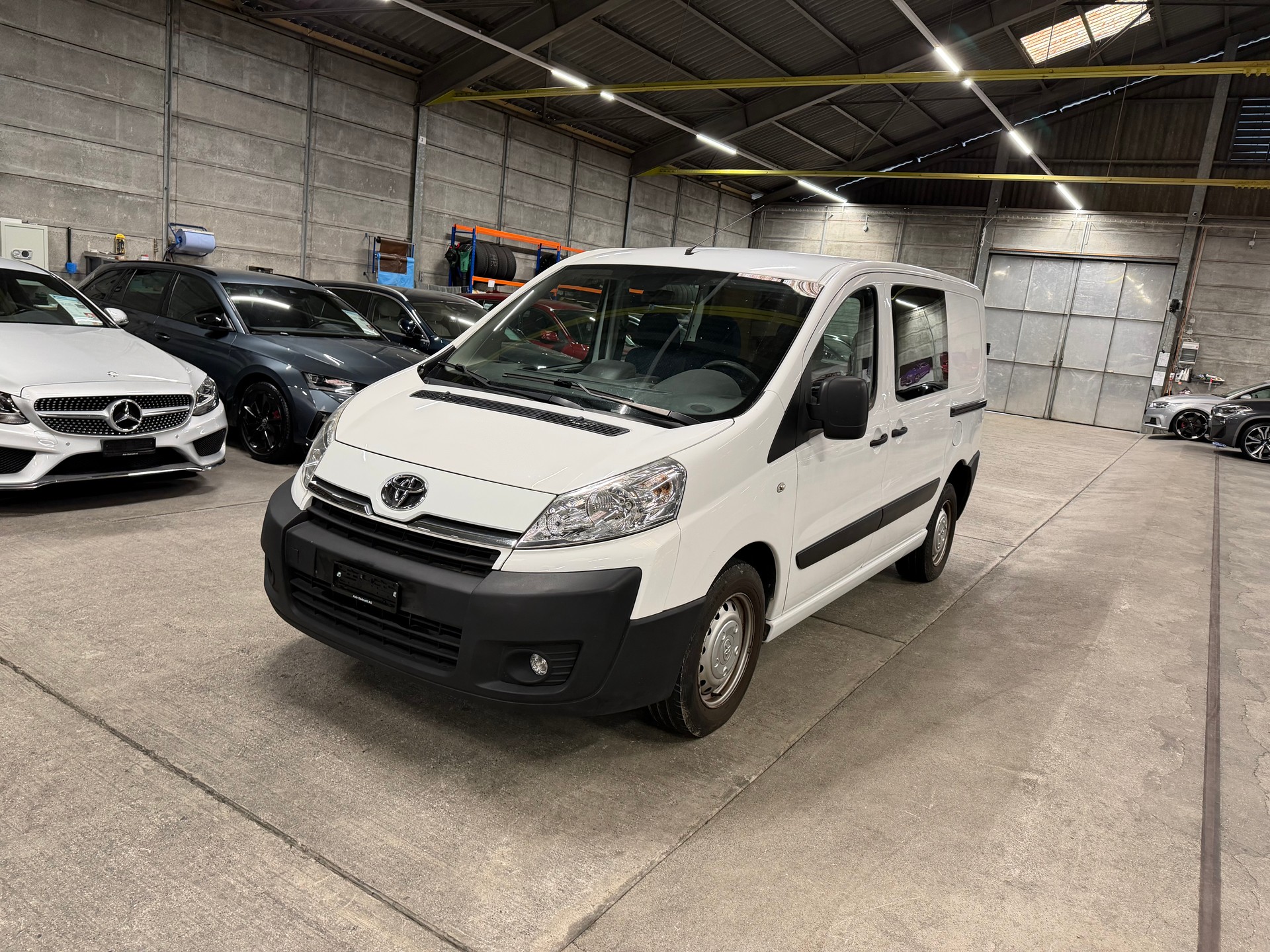 TOYOTA Proace 1.6D Glass Van Terra L1H1-image-6
