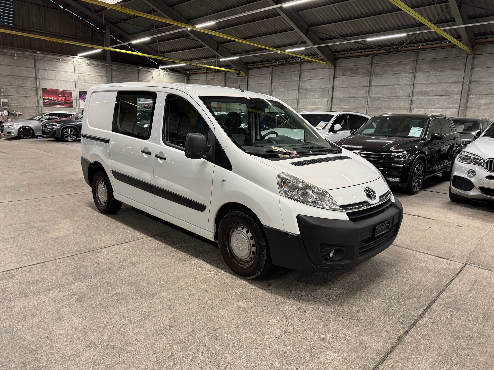 TOYOTA Proace 1.6D Glass Van Terra L1H1-image-12