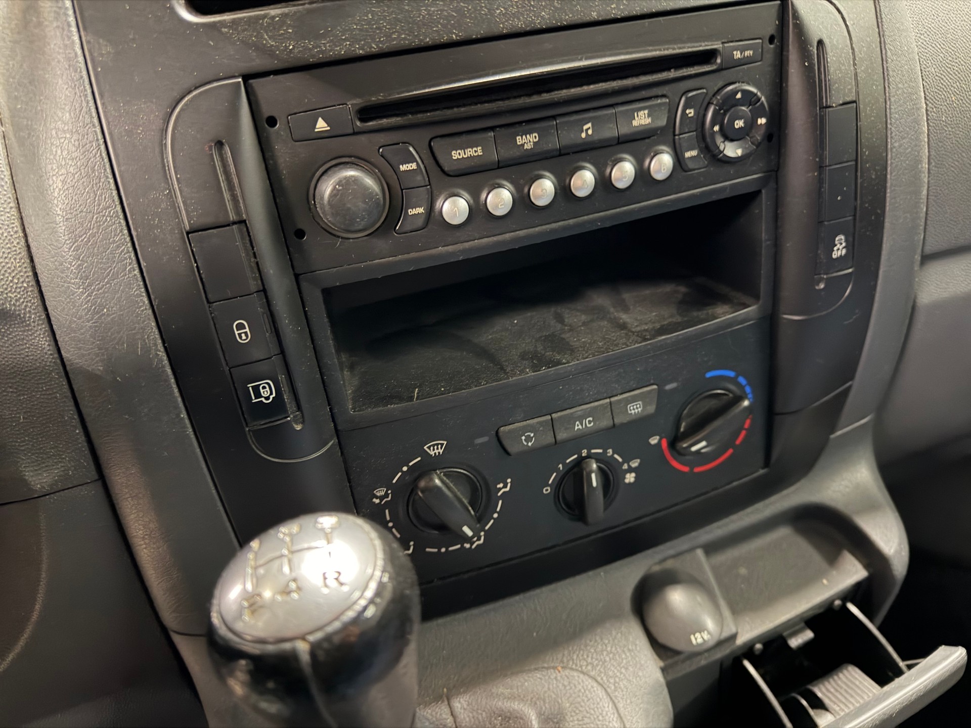 TOYOTA Proace 1.6D Glass Van Terra L1H1-image-11