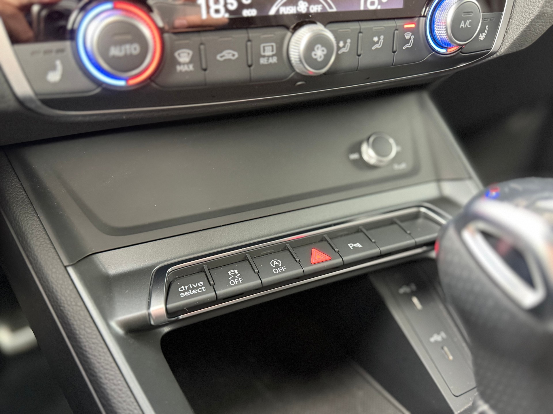 AUDI Q3 Sportback 35 TFSI S line Attraction S-tronic-image-26