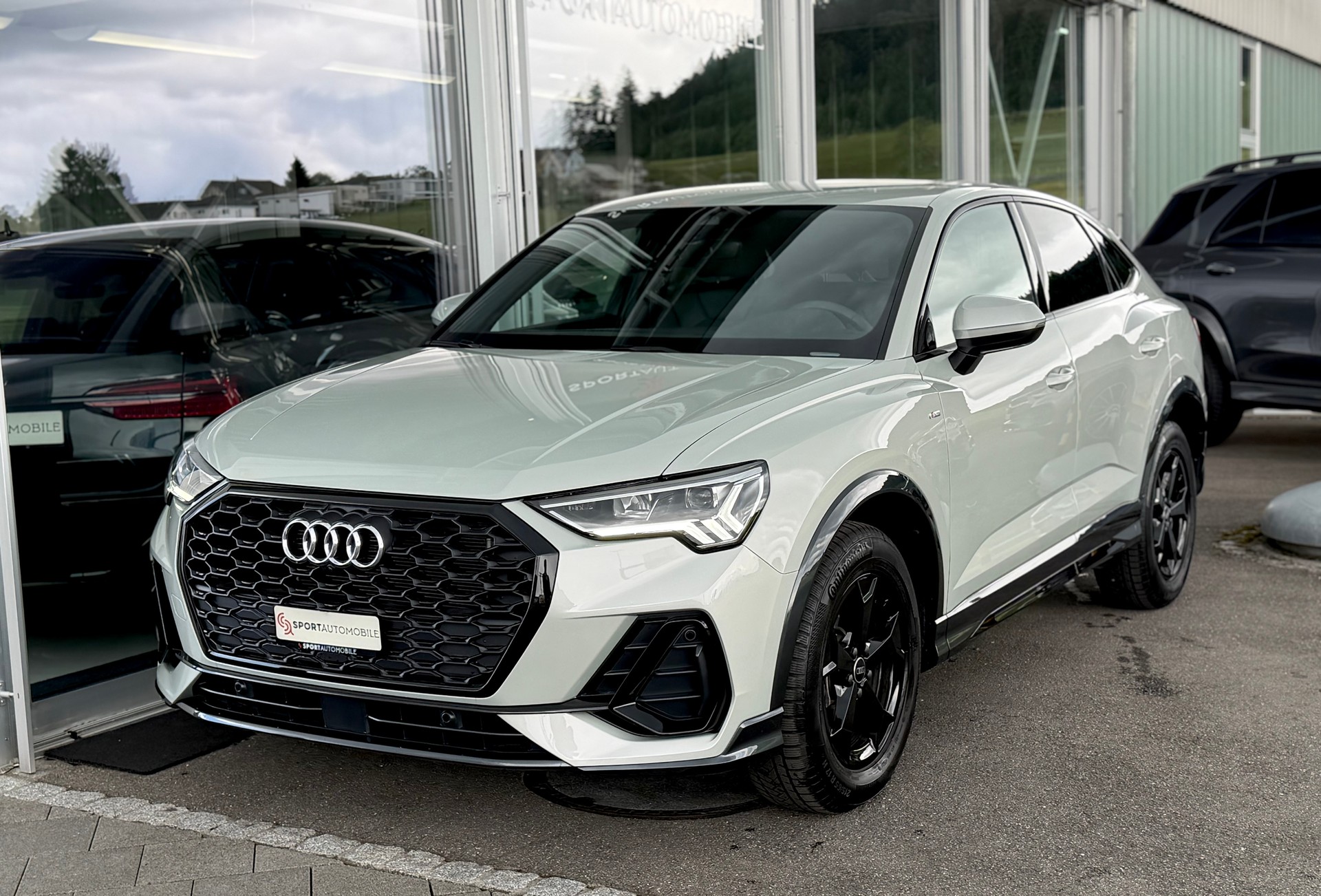 AUDI Q3 Sportback 35 TFSI S line Attraction S-tronic-showroom-element-2