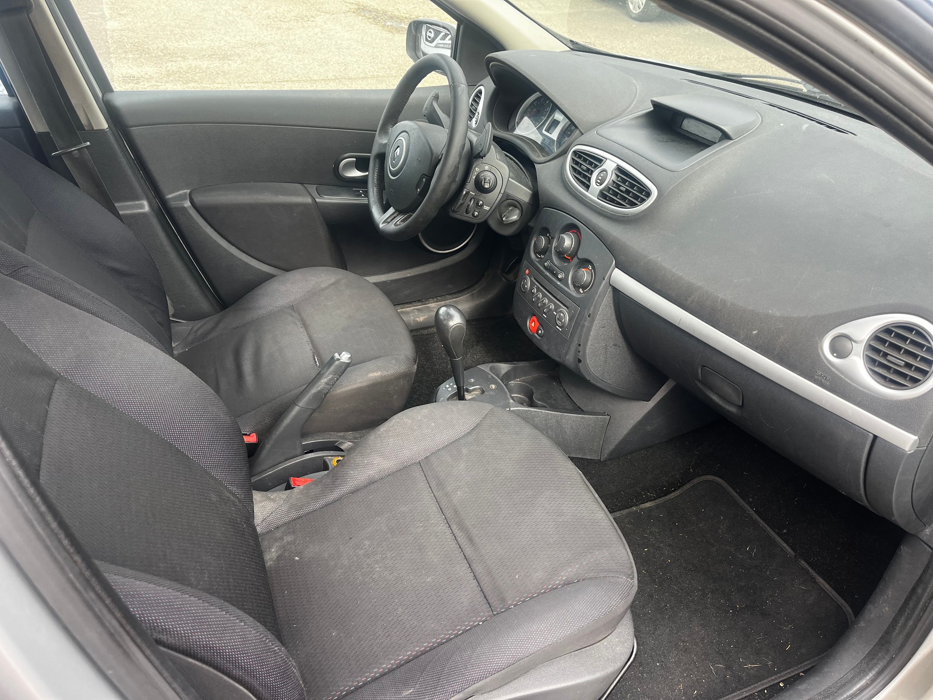 RENAULT CLIO-image-13