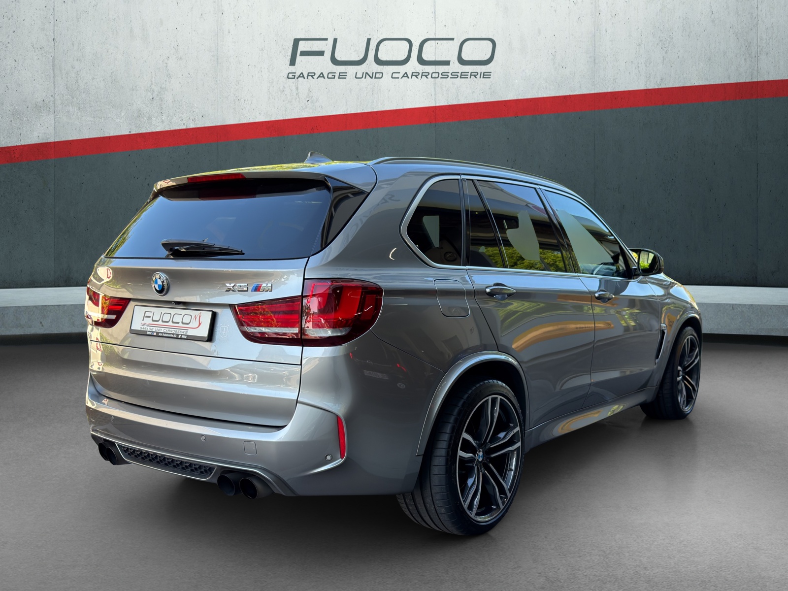 BMW X5M Steptronic-showroom-element-2