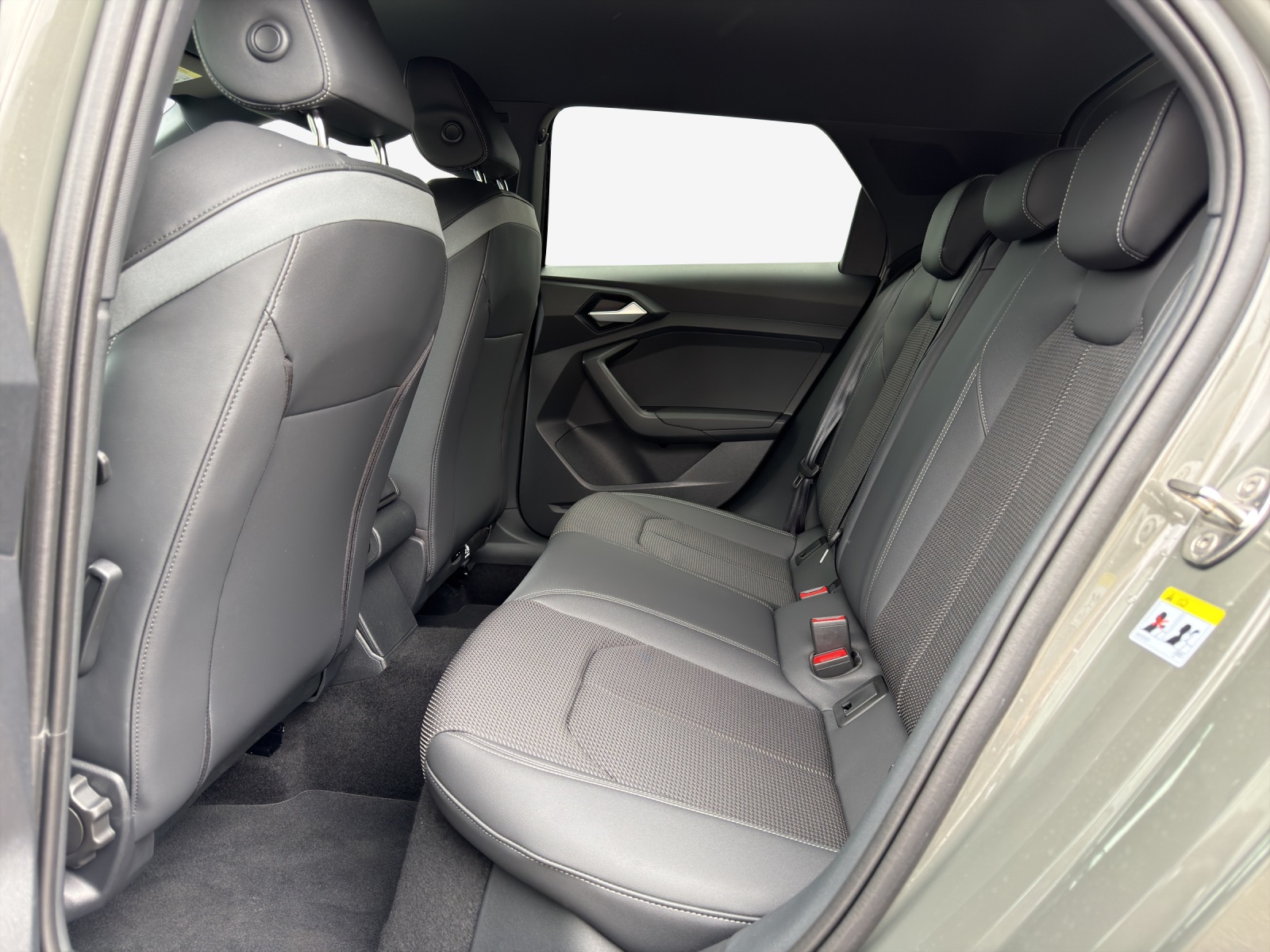 AUDI A1 Sportback 40 TFSI S Line S-tronic-image-11