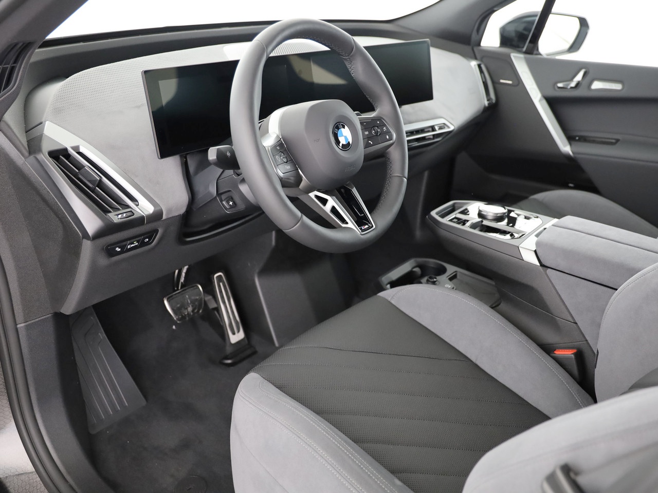 BMW iX xDrive60 M Sport-image-10