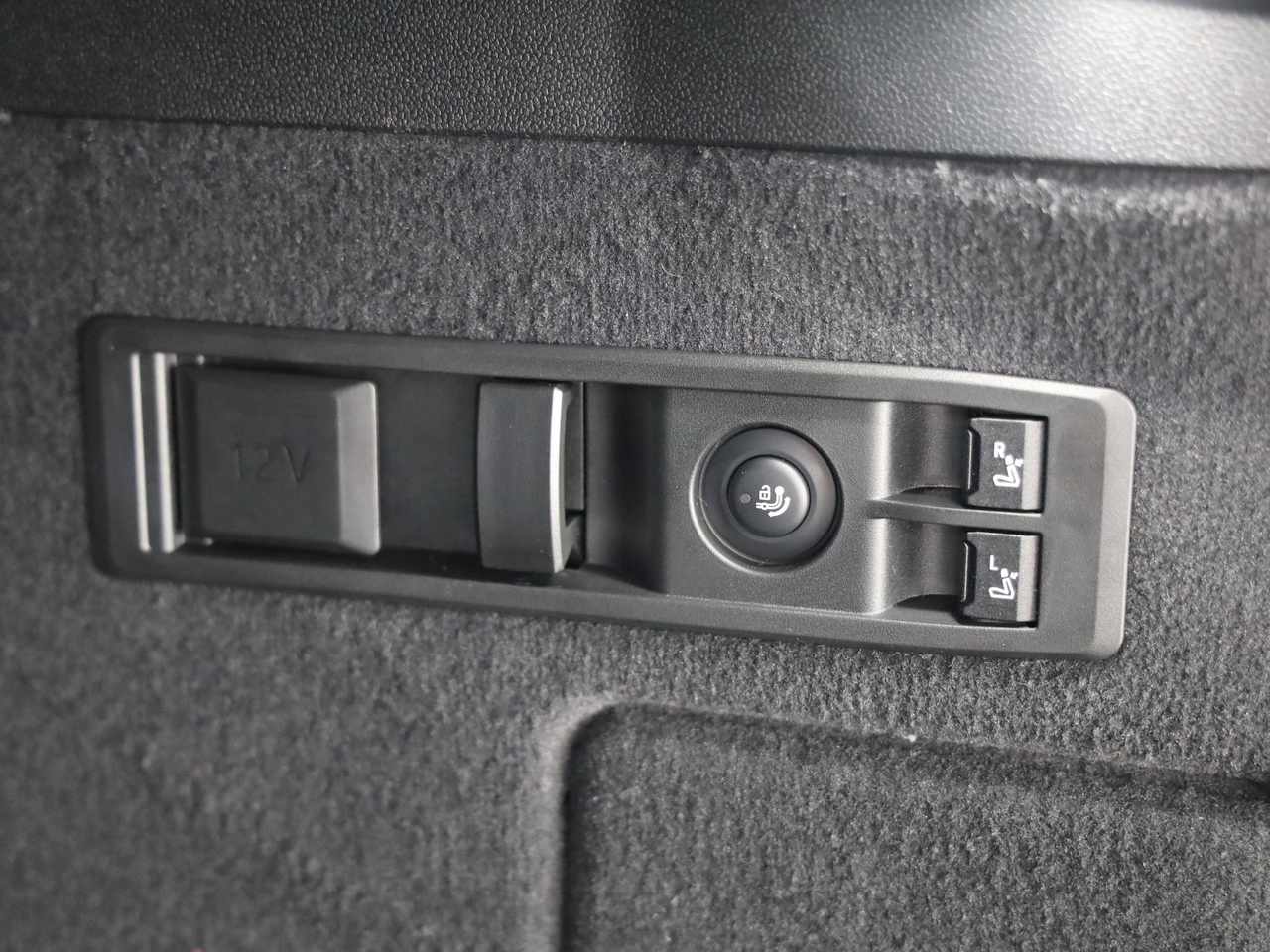 BMW iX xDrive60 M Sport-image-13