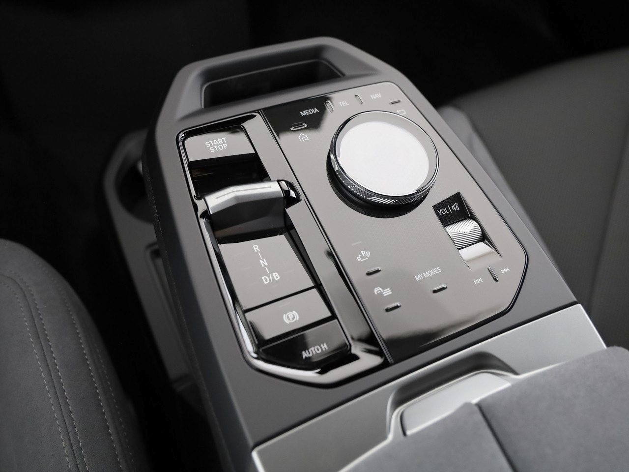 BMW iX xDrive60 M Sport-image-11