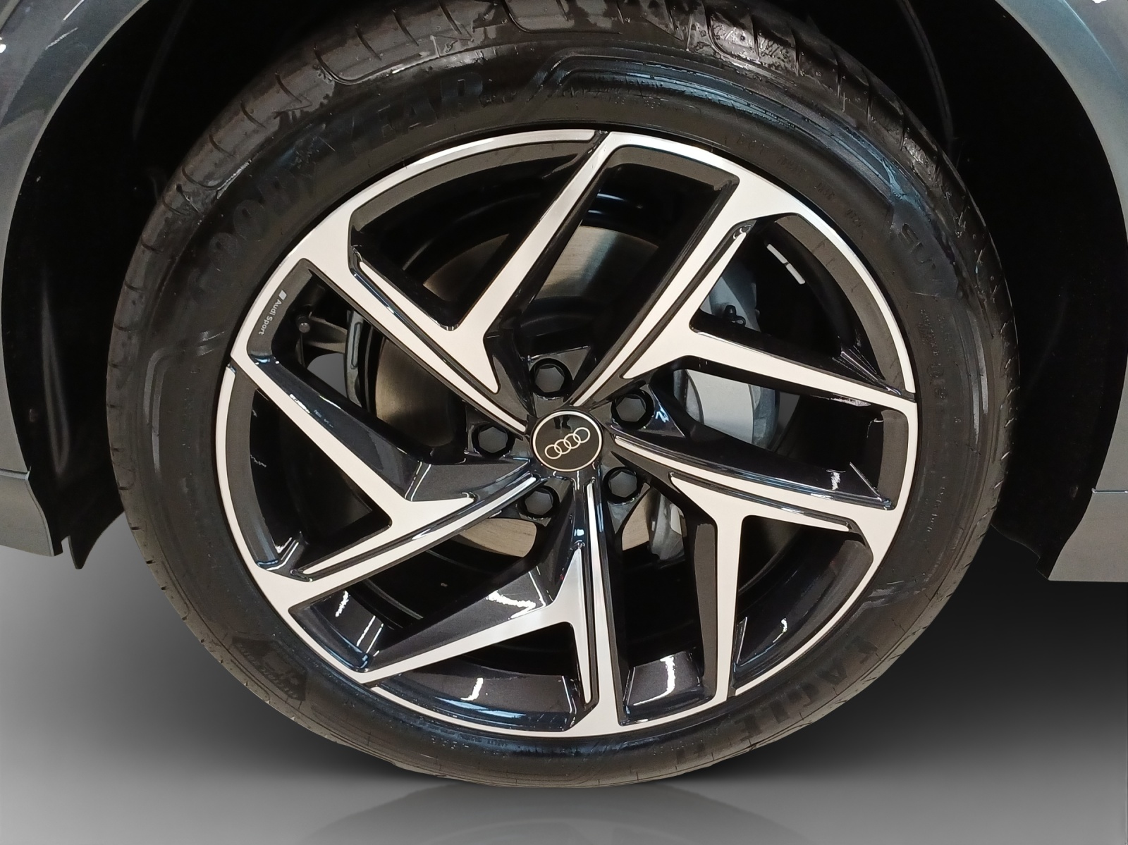AUDI Q6 e-tron quattro-image-10