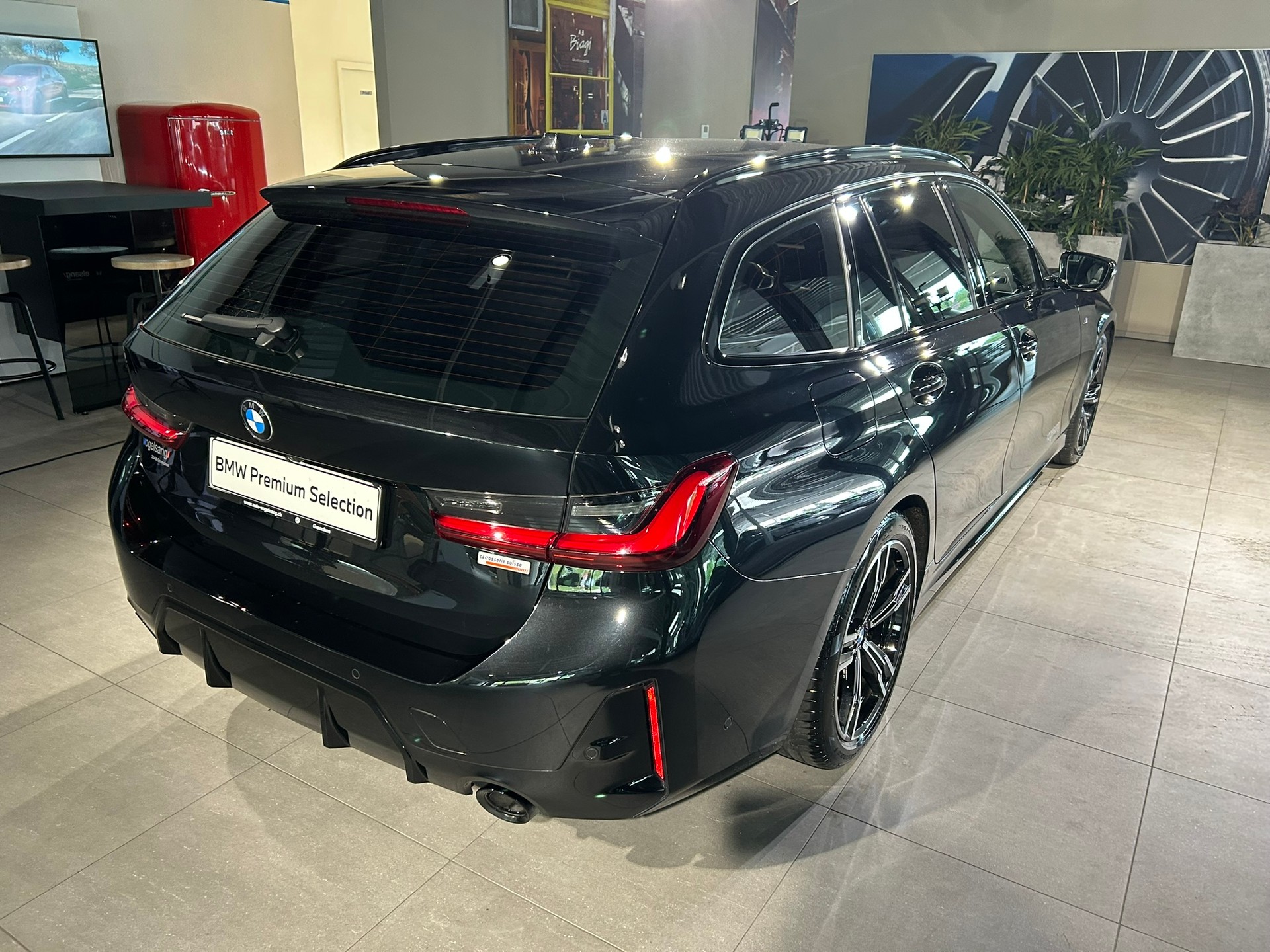 BMW 330d xDrive 48V Touring Steptronic M Sport-image-10