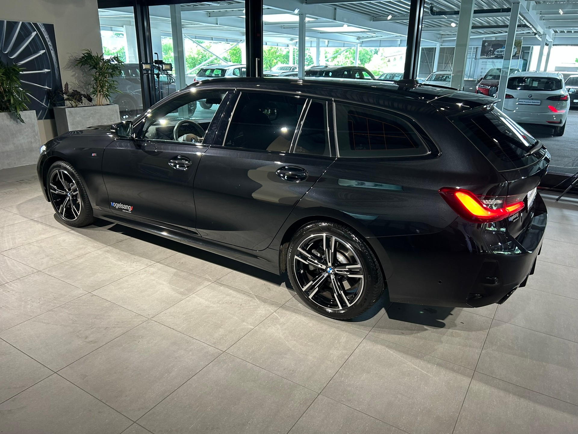 BMW 330d xDrive 48V Touring Steptronic M Sport-image-6