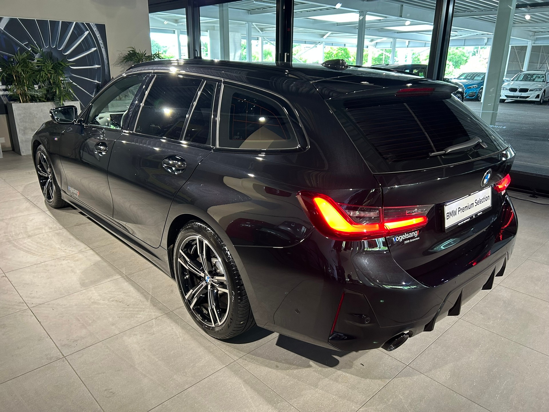 BMW 330d xDrive 48V Touring Steptronic M Sport-image-7