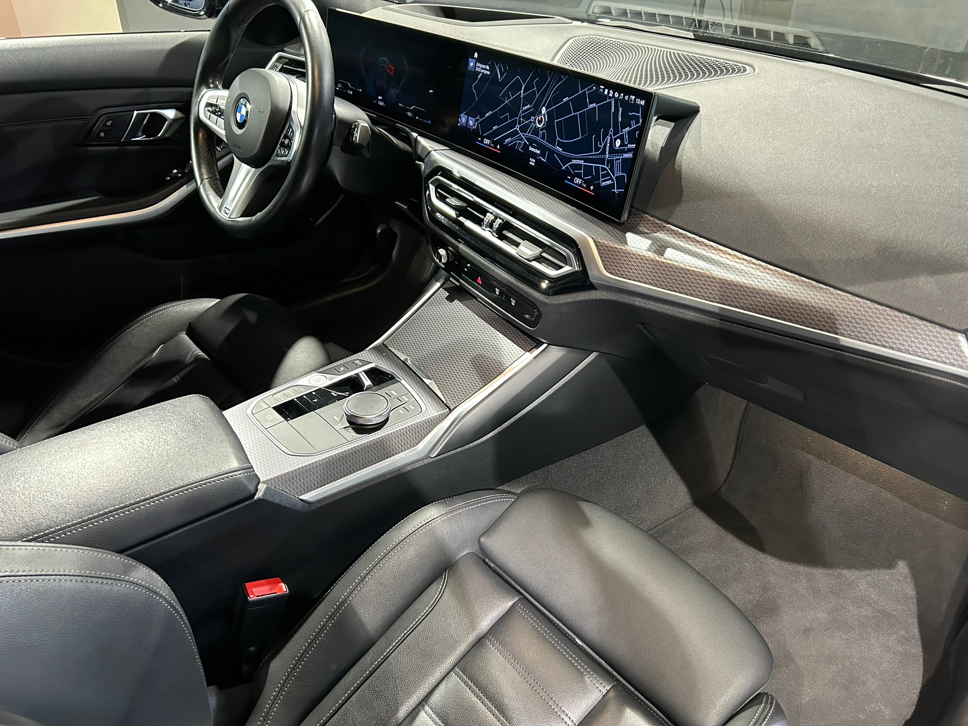 BMW 330d xDrive 48V Touring Steptronic M Sport-image-29