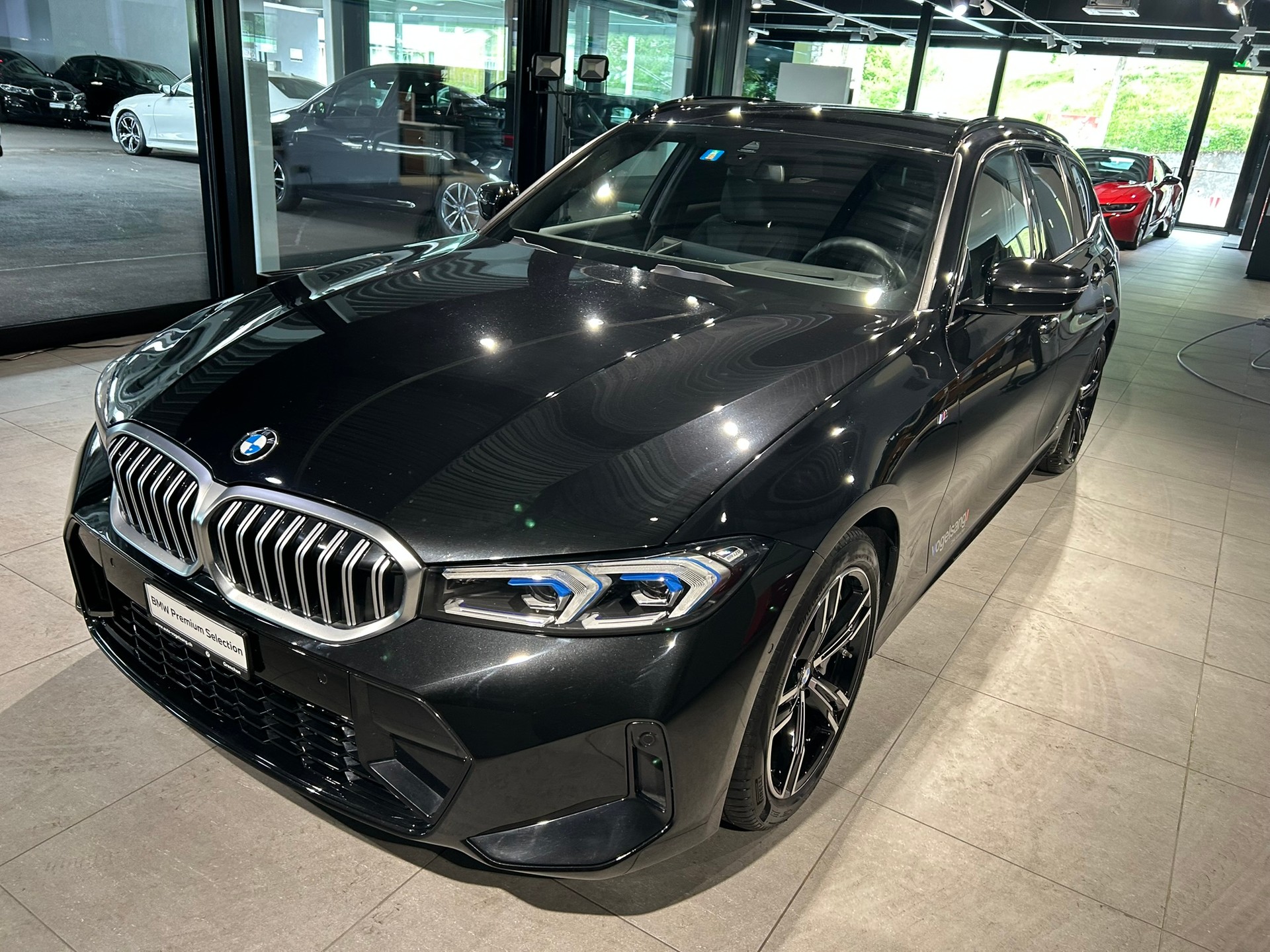 BMW 330d xDrive 48V Touring Steptronic M Sport-image-4