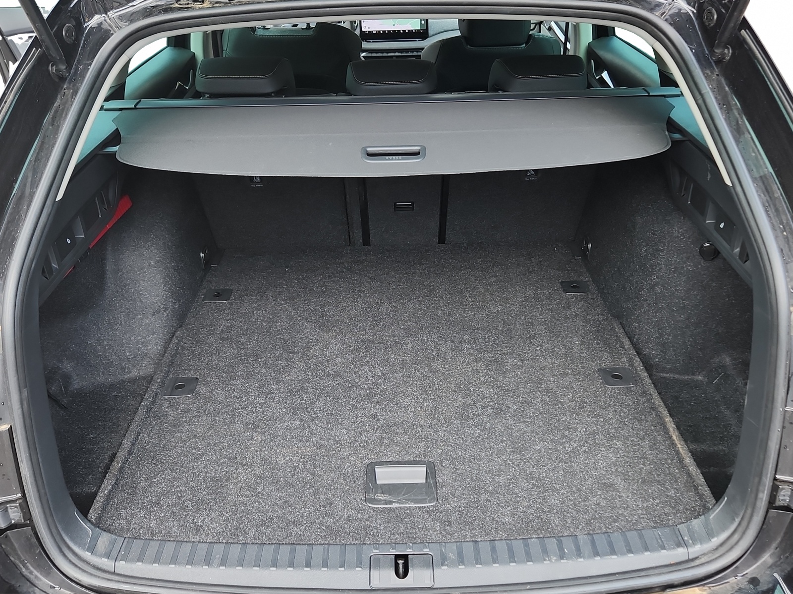 SKODA Octavia Combi 1.5 TSI mHEV DSG Dynamic-image-14