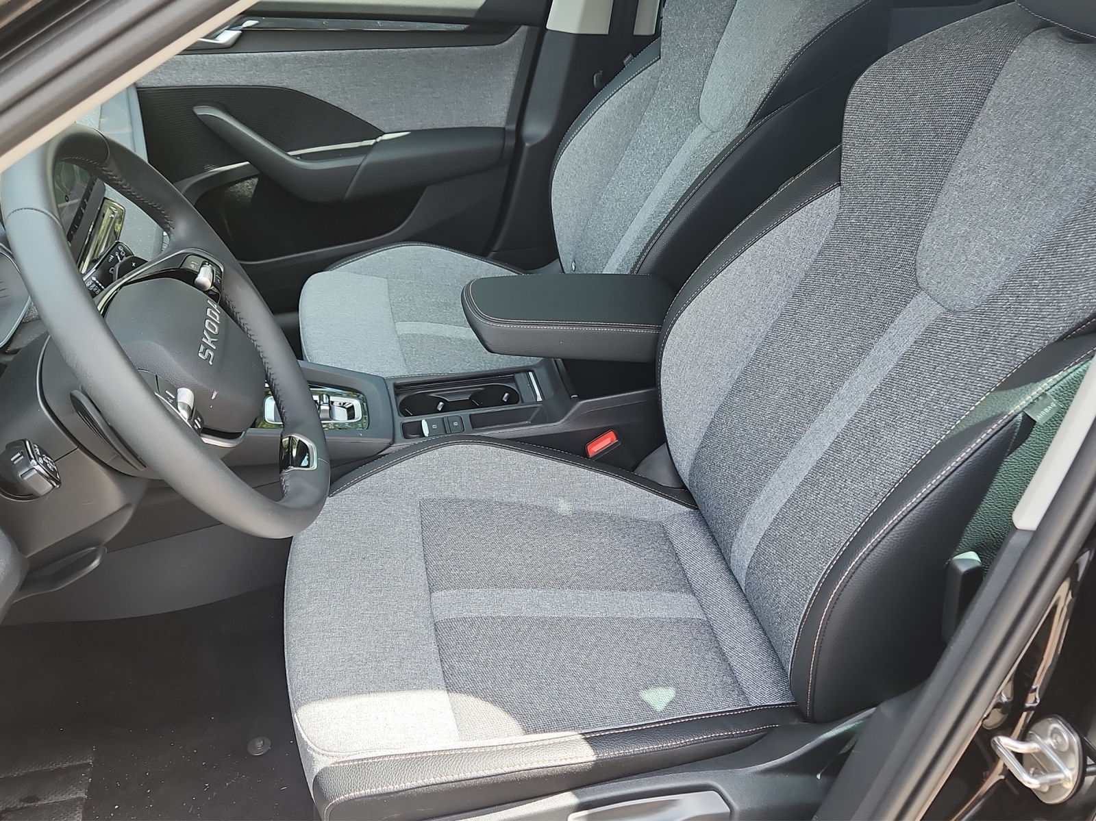 SKODA Octavia Combi 1.5 TSI mHEV DSG Dynamic-image-8