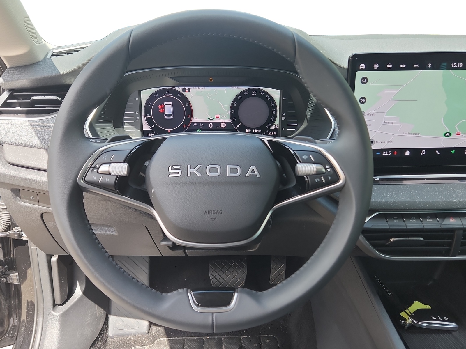 SKODA Octavia Combi 1.5 TSI mHEV DSG Dynamic-image-9