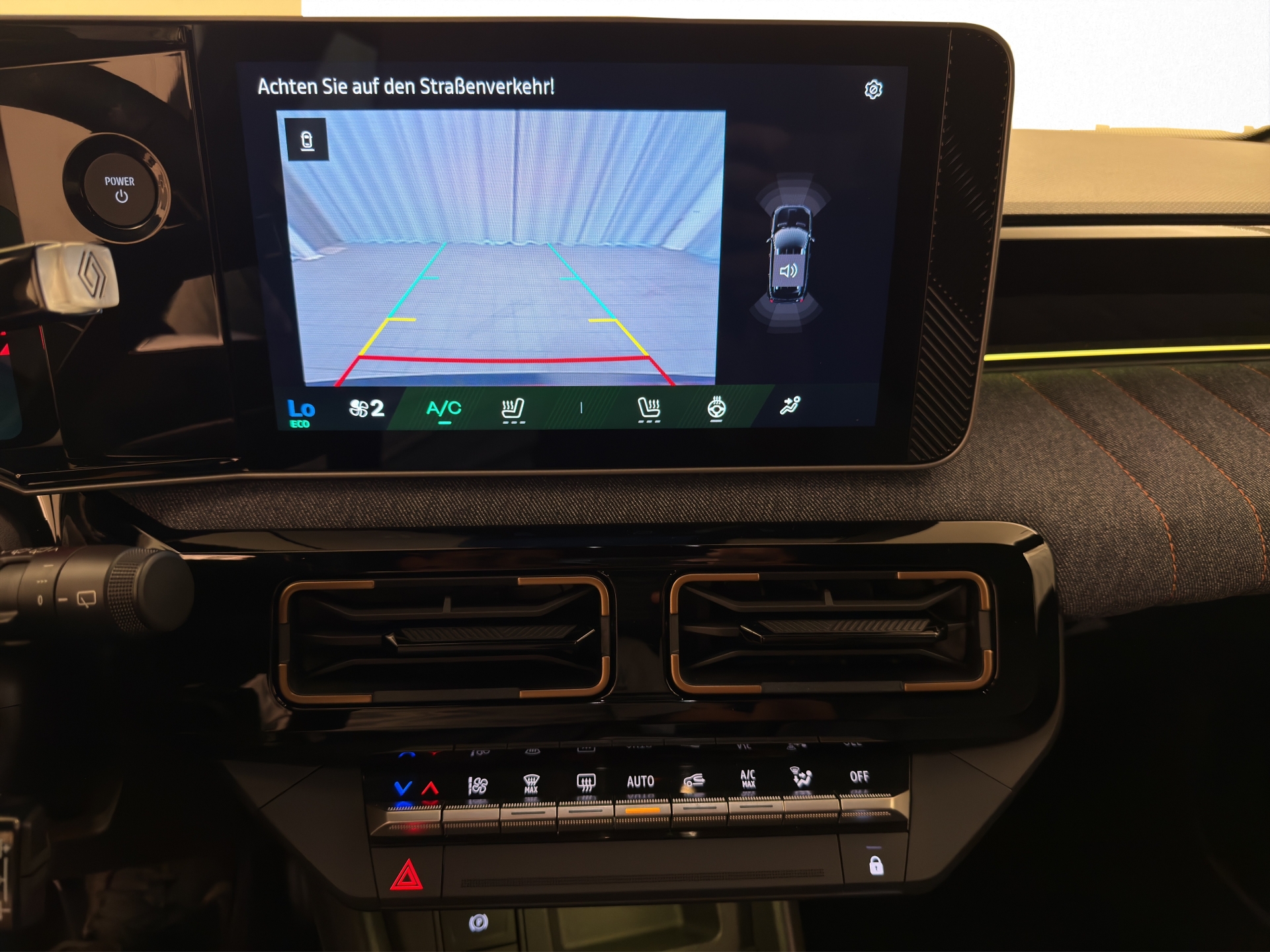 RENAULT R4 E-Tech Comfort Range techno-image-10