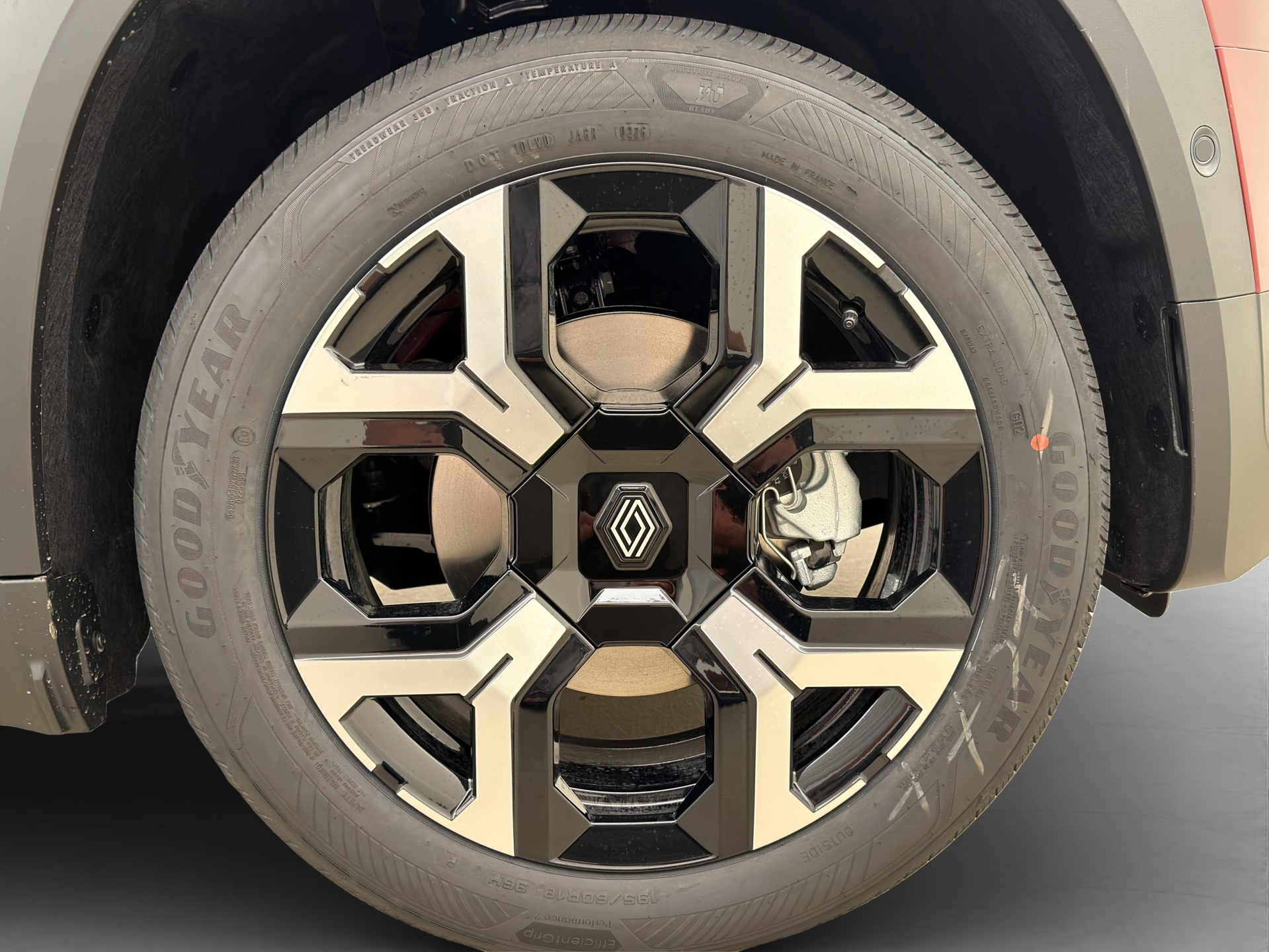 RENAULT R4 E-Tech Comfort Range techno-image-5