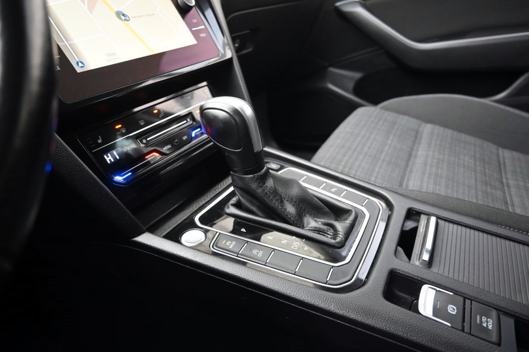 VW Passat Variant 2.0 TDI Business DSG-image-8