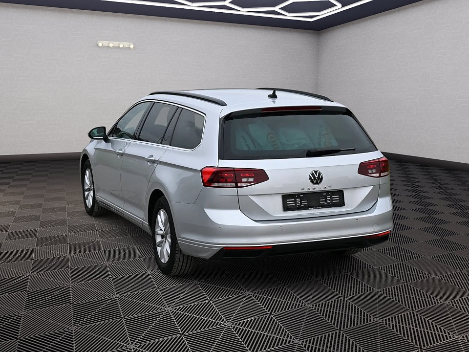 VW Passat Variant 2.0 TDI Business DSG-image-3