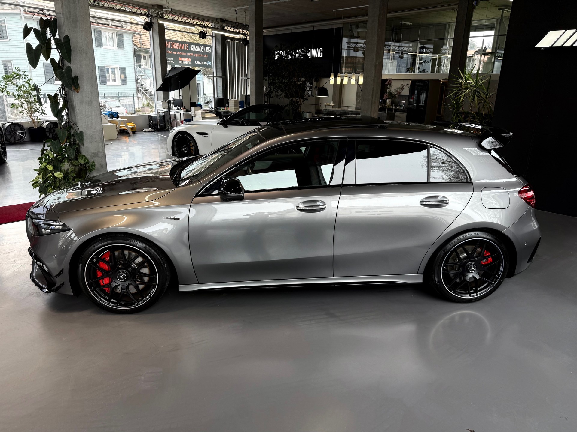 MERCEDES-BENZ A AMG 45 S 4Matic+ 8G-DCT-showroom-element-1