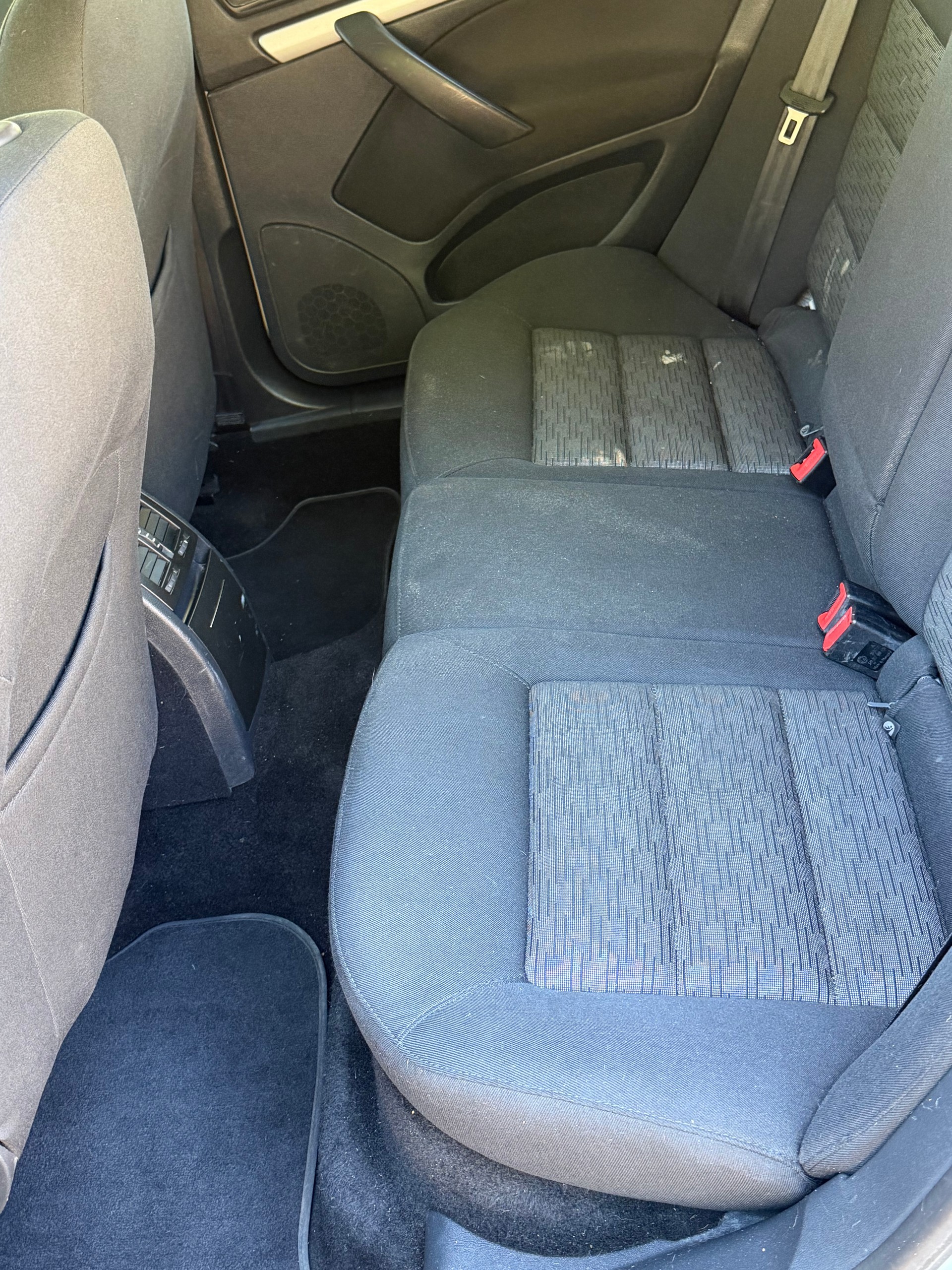 SKODA Octavia Combi 1.6 TDI Elegance 4x4-image-12