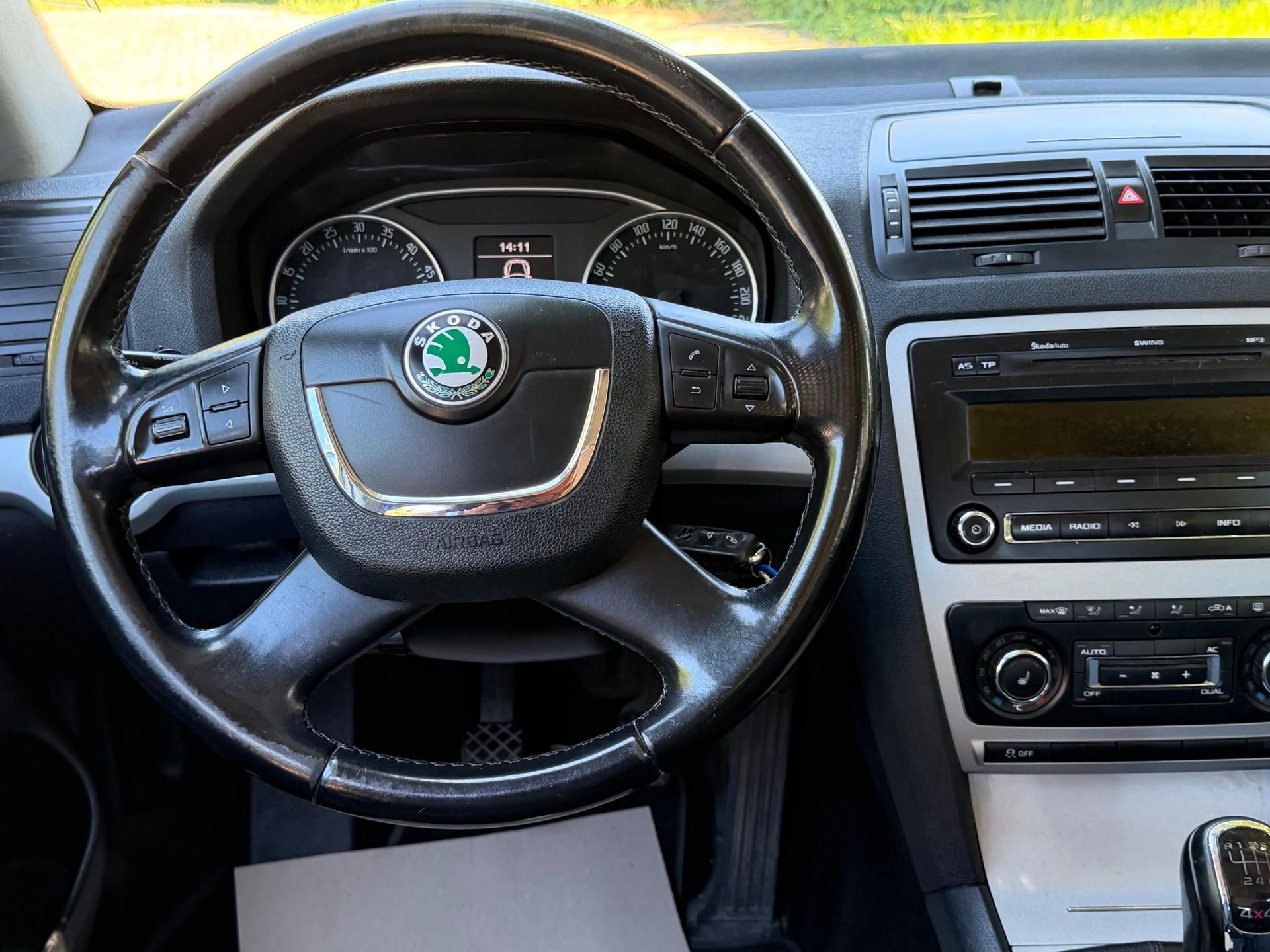 SKODA Octavia Combi 1.6 TDI Elegance 4x4-image-9