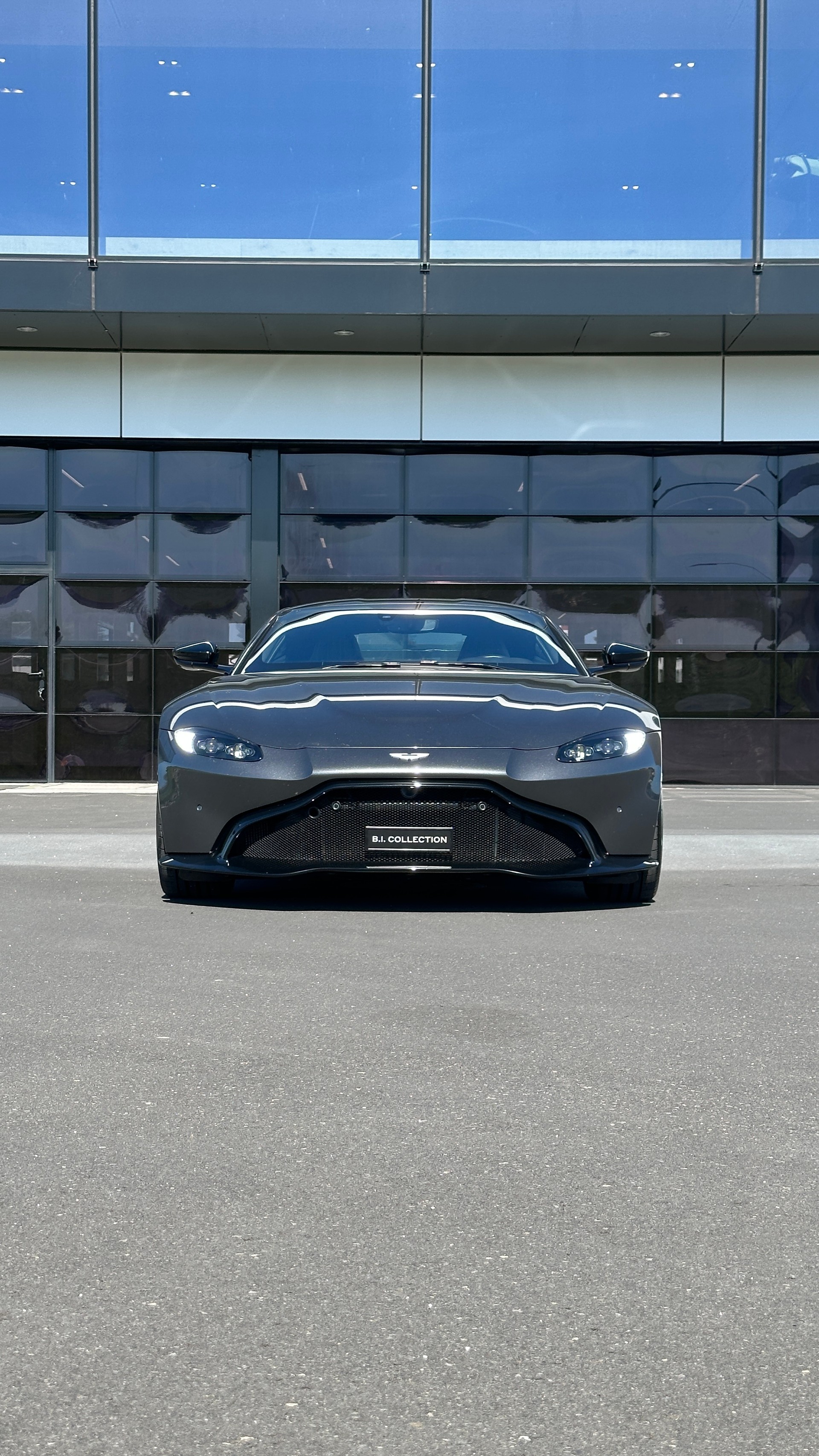 ASTON MARTIN V8 Vantage-image-8