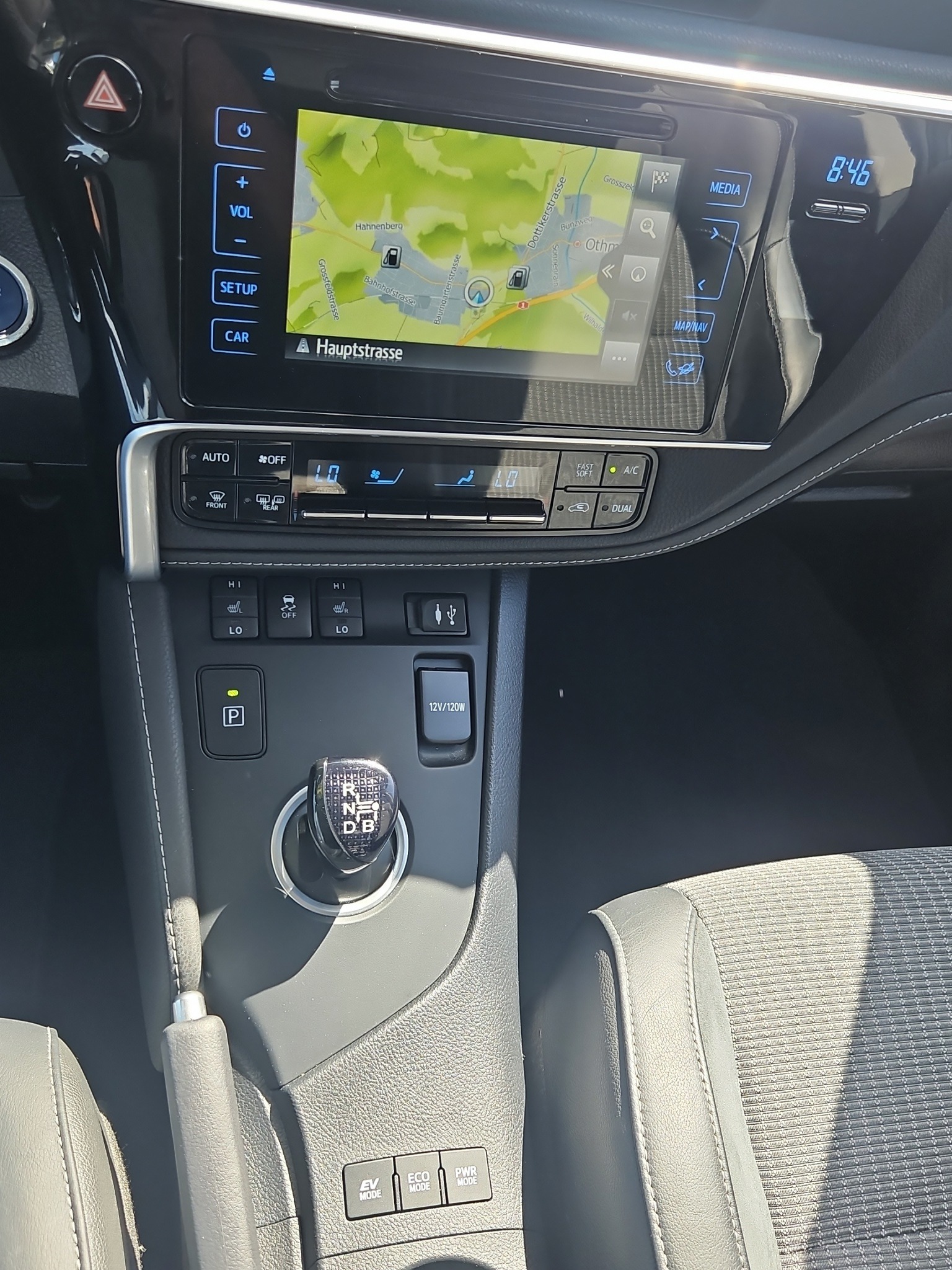 TOYOTA Auris Touring Sports 1.8 HSD Trend e-CVT-image-4