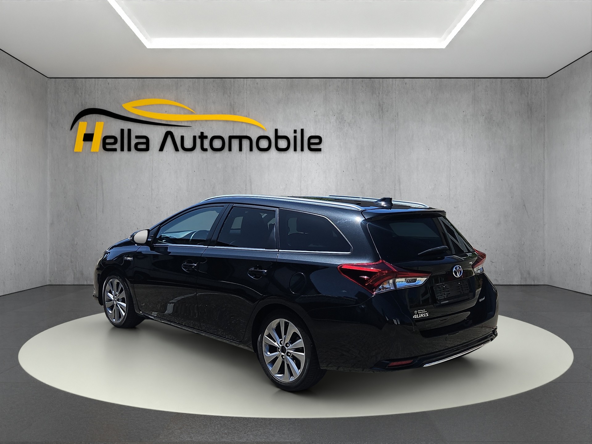 TOYOTA Auris Touring Sports 1.8 HSD Trend e-CVT-image-2