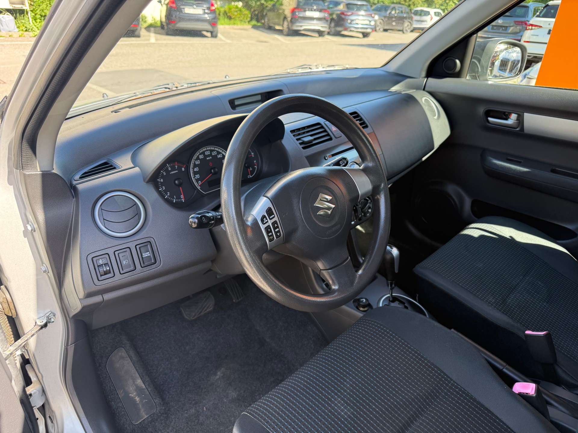SUZUKI Swift 1.5i 16V VVT GL Top-image-4