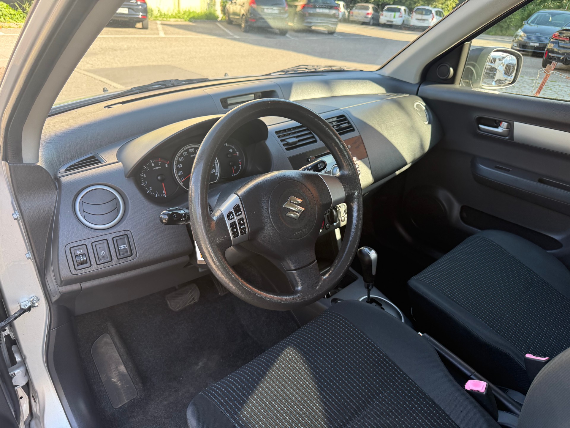 SUZUKI Swift 1.5i 16V VVT GL Top-image-5