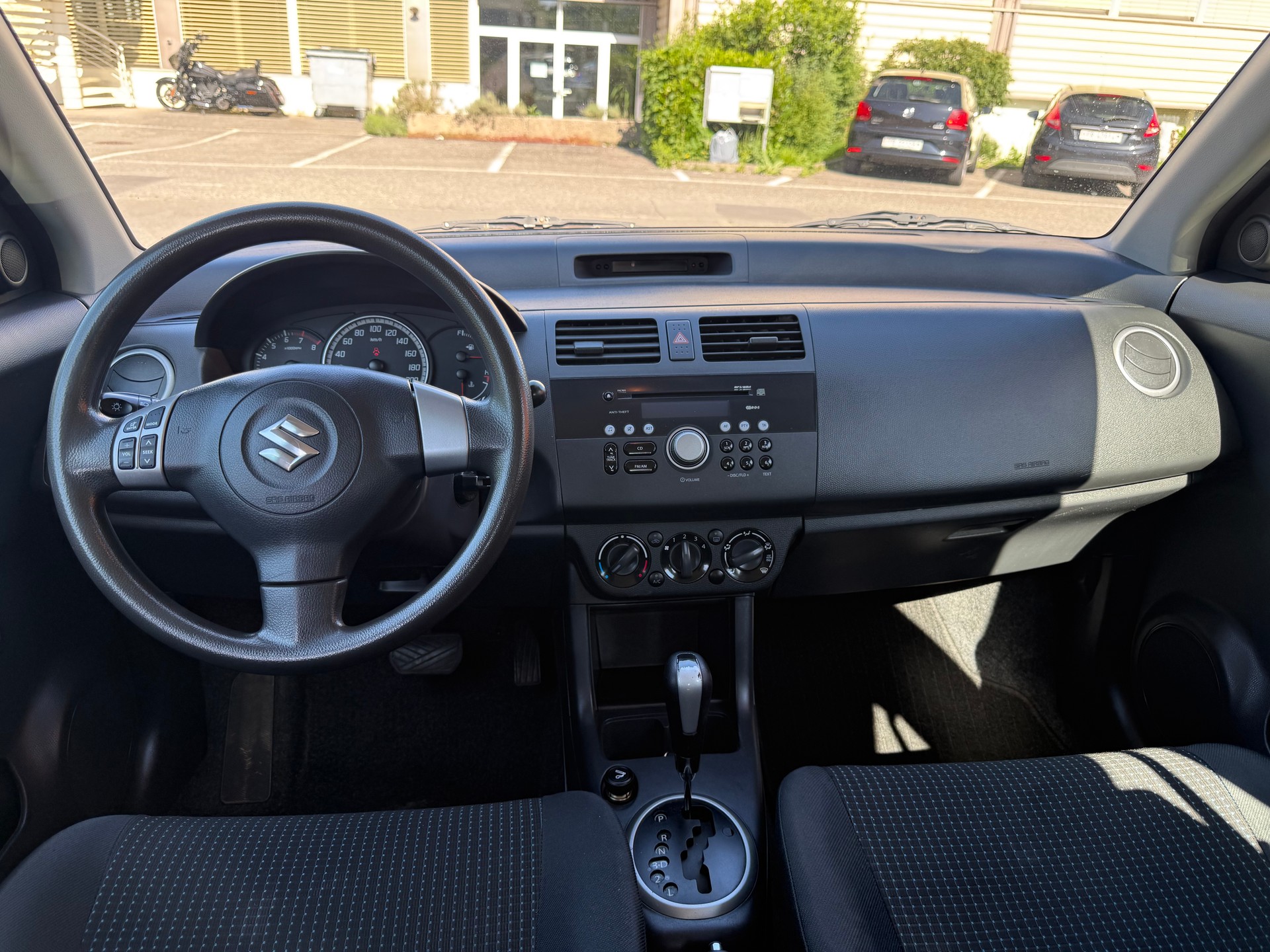 SUZUKI Swift 1.5i 16V VVT GL Top-image-5