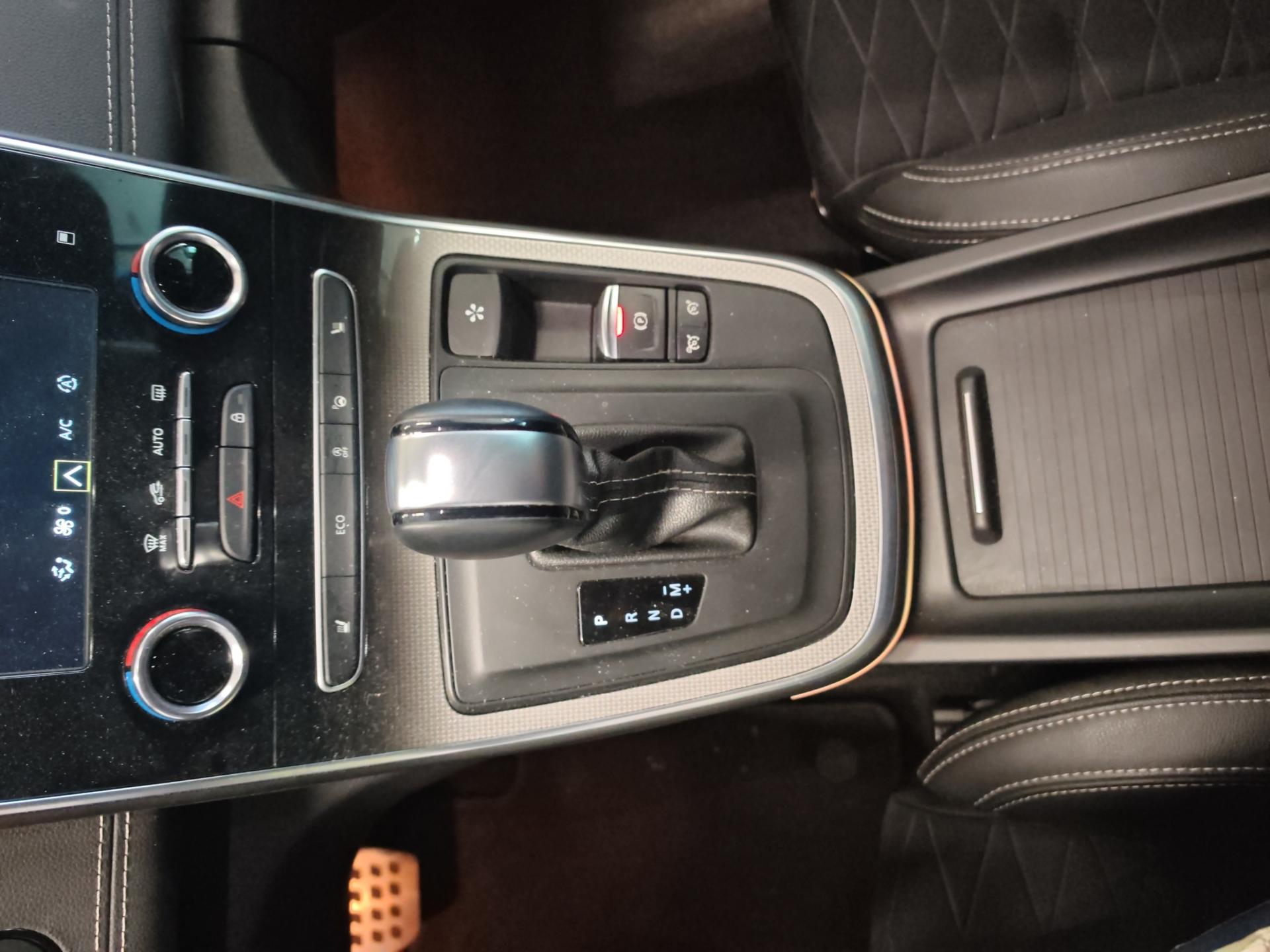 RENAULT Scénic 1.3 16V Turbo Executive EDC-image-18