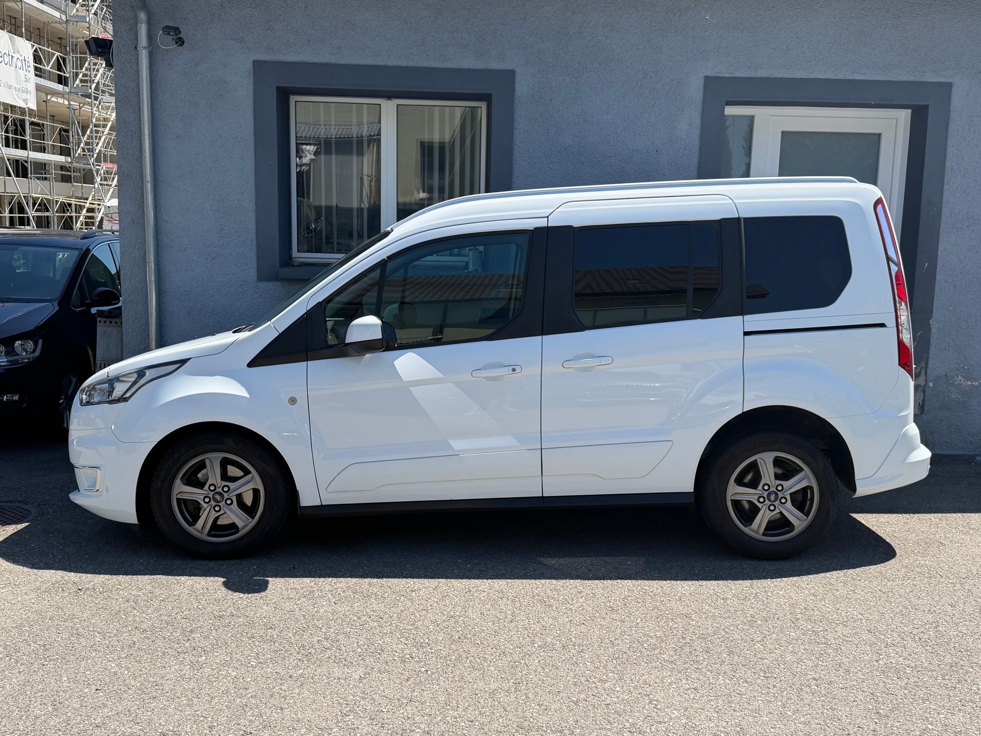 FORD Tourneo Connect 1.5 EcoBlue Trend Automat-image-2