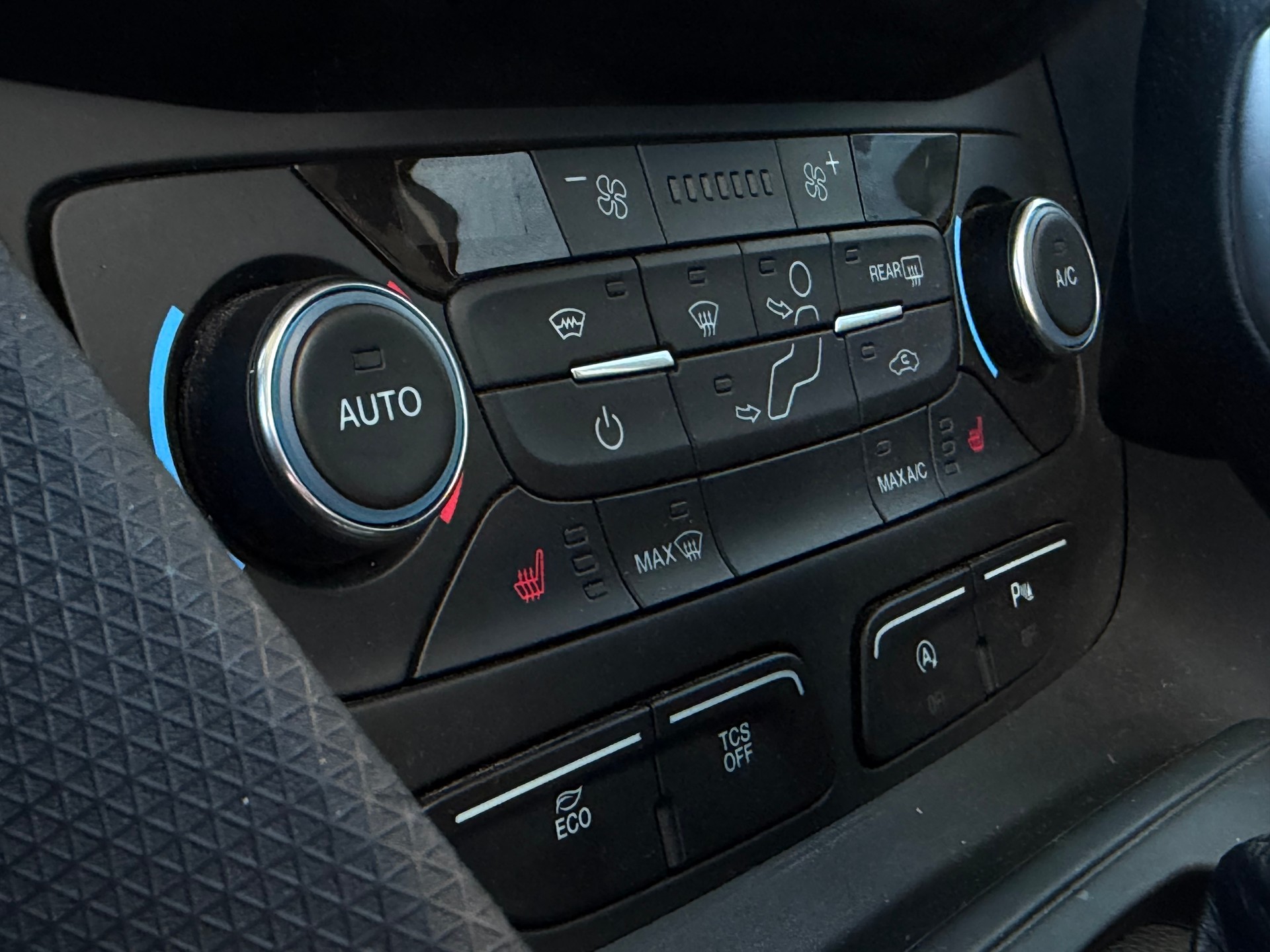 FORD Tourneo Connect 1.5 EcoBlue Trend Automat-image-9