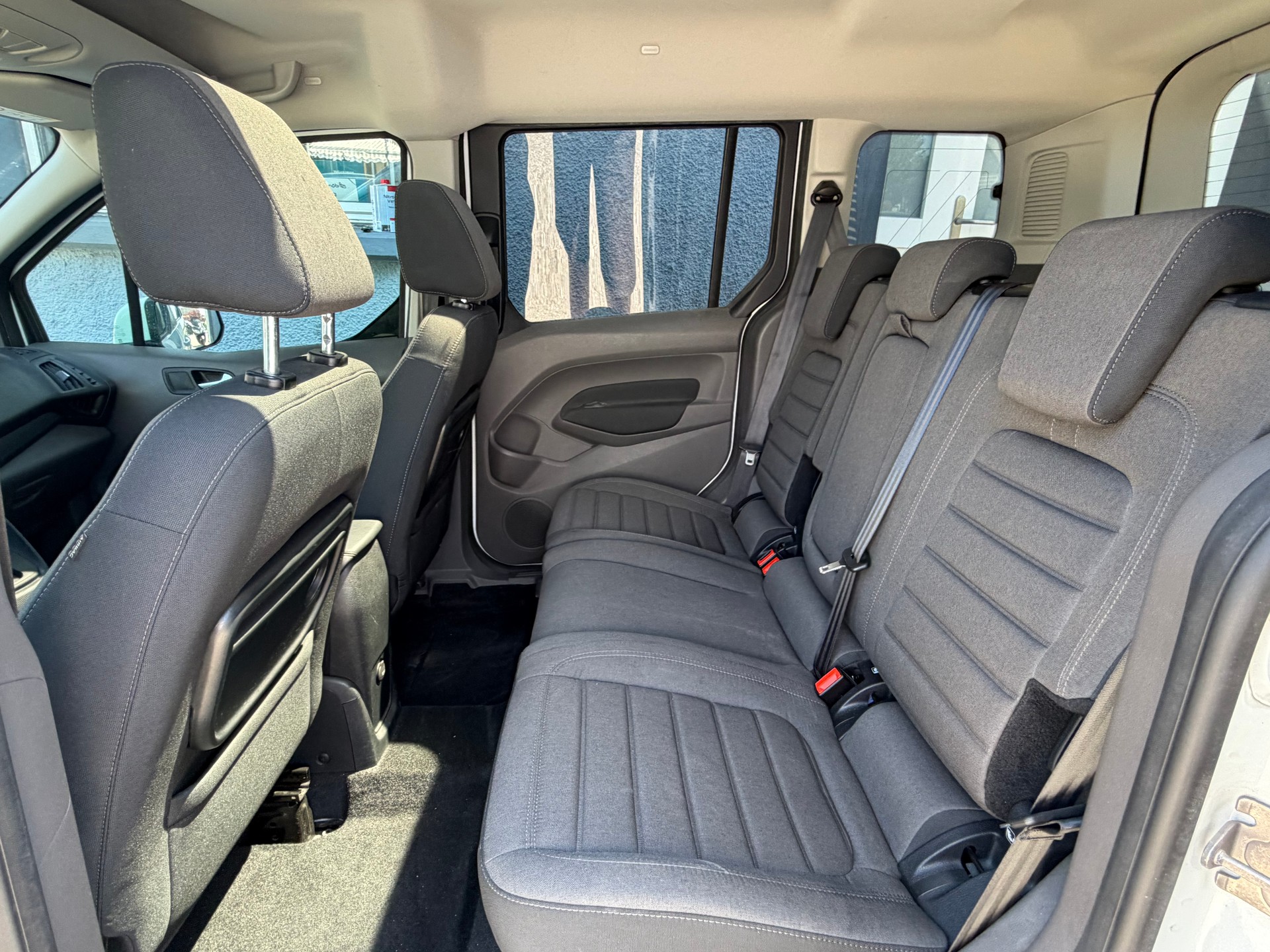 FORD Tourneo Connect 1.5 EcoBlue Trend Automat-image-12