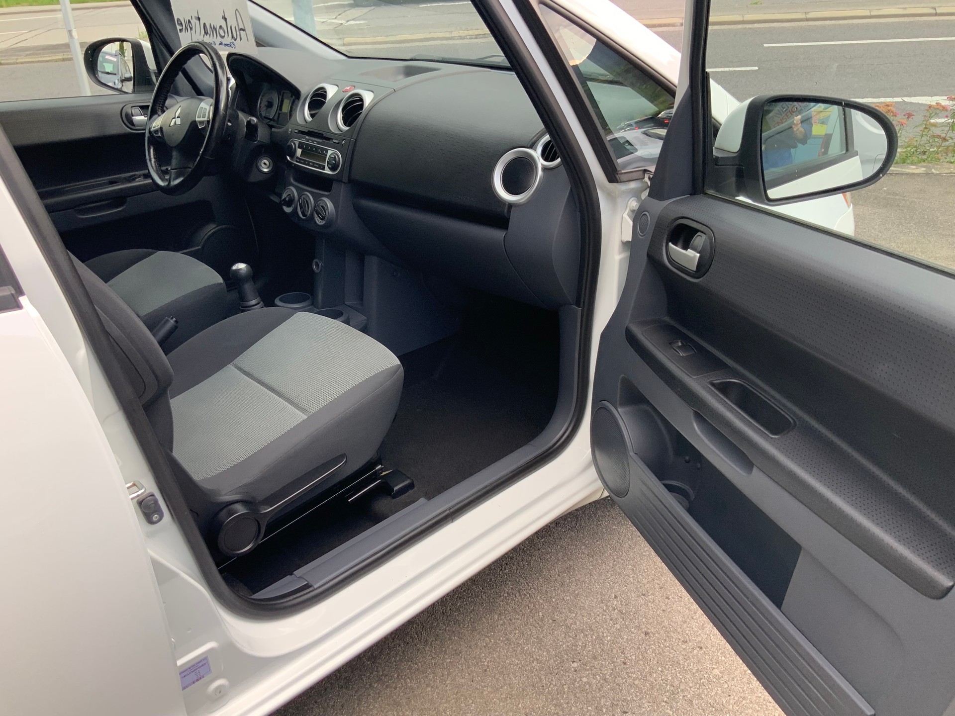 MITSUBISHI Colt 1.3 16V Jubilé (35) Allshift-image-2