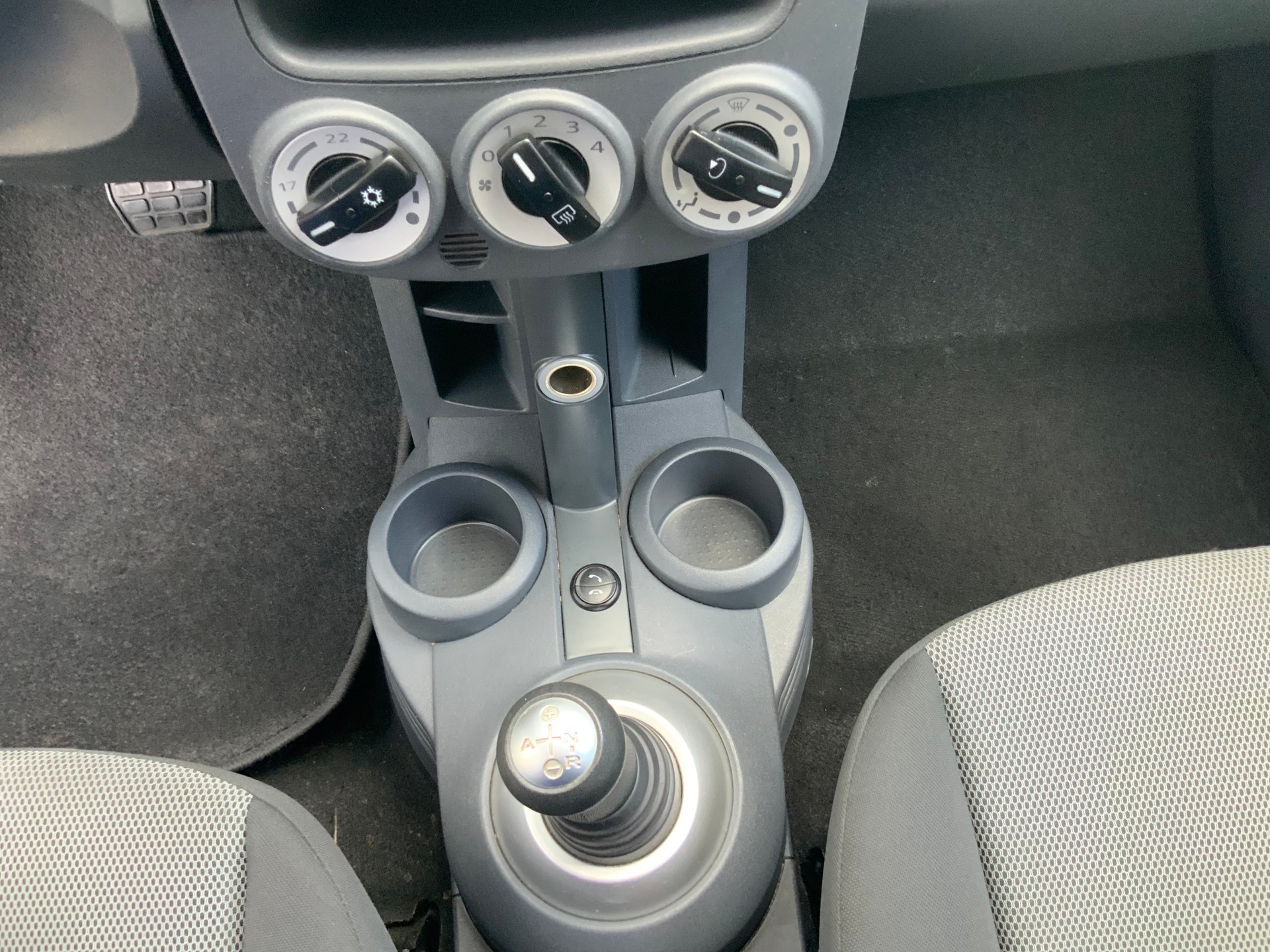 MITSUBISHI Colt 1.3 16V Jubilé (35) Allshift-image-8