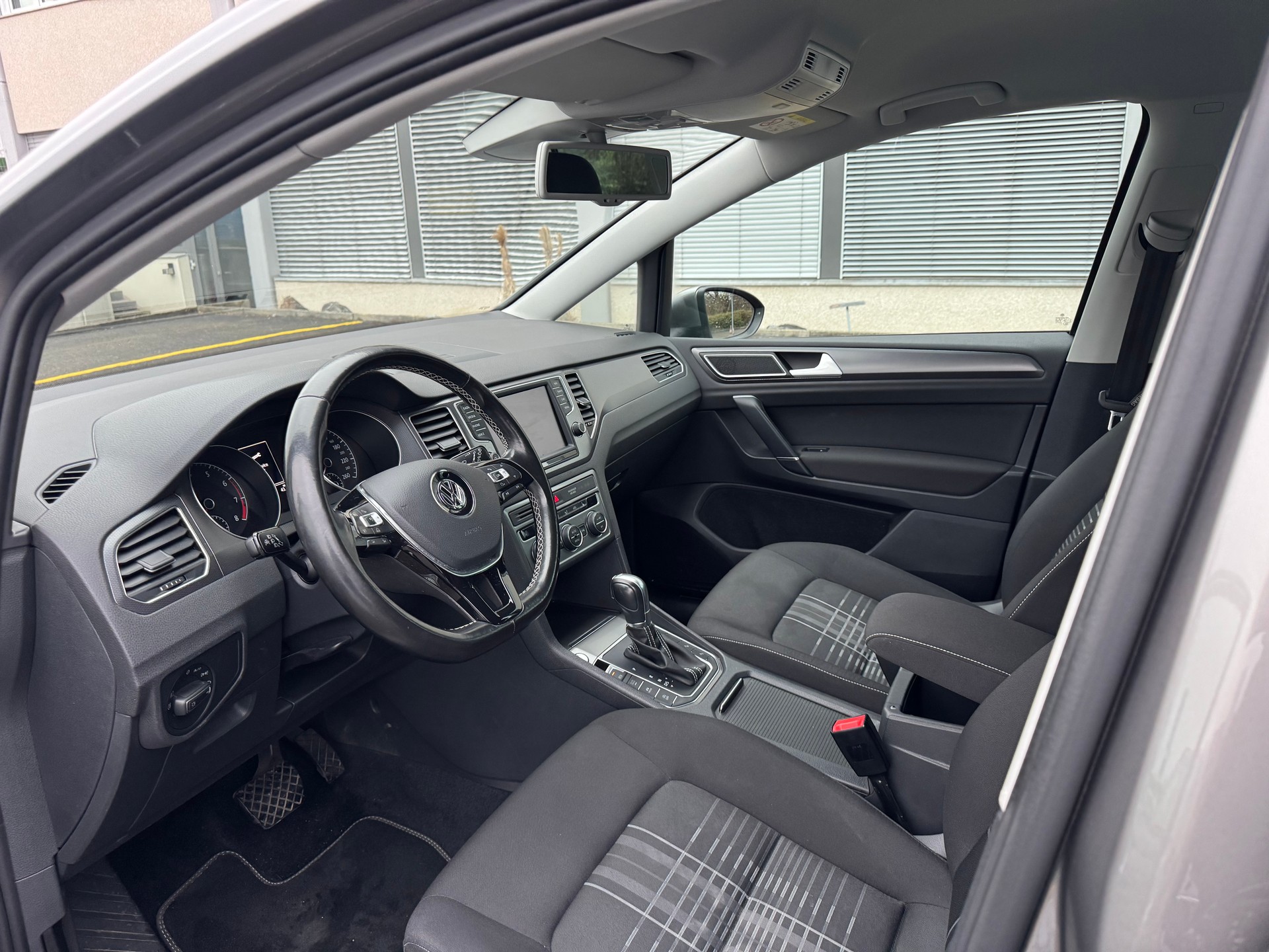 VW Golf Sportsvan 1.4 TSI Highline DSG-image-8