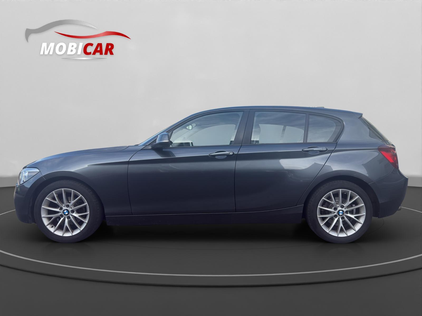 BMW 116i Urban Line Steptronic-image-1